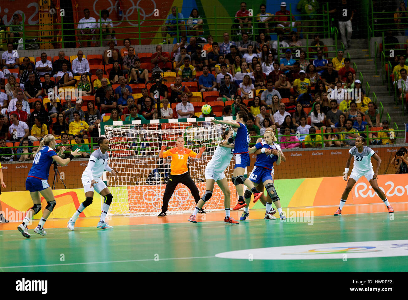 Rio de Janeiro, Brésil. 20 août 2016 Le handball féminin finale or la Russie contre la France lors des Jeux Olympiques de 2016. ©PAUL J. Sutton/PCN Banque D'Images