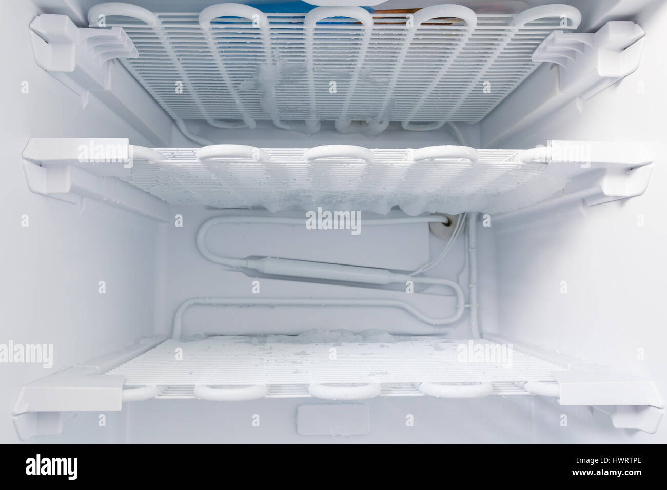 Congélateur est décongelé à nettoyer Photo Stock - Alamy