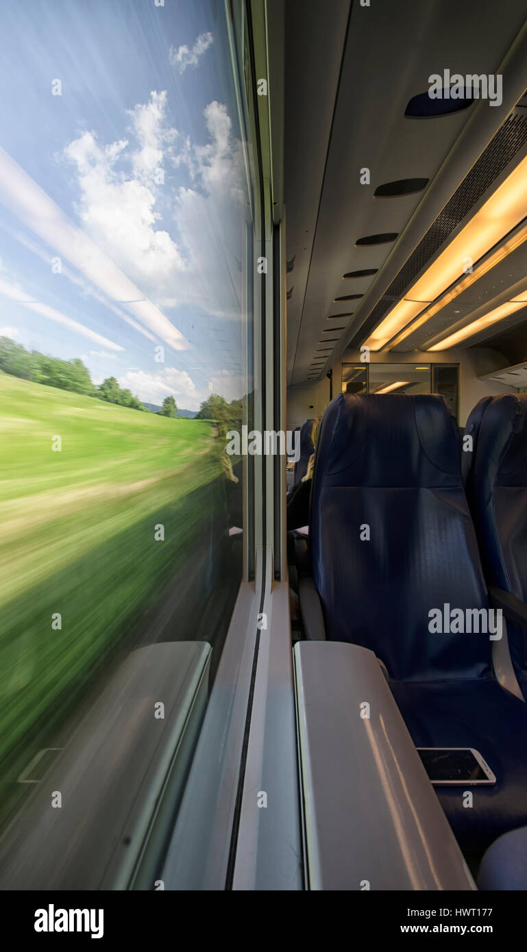 La photographie impressionniste de la fenêtre du train Banque D'Images