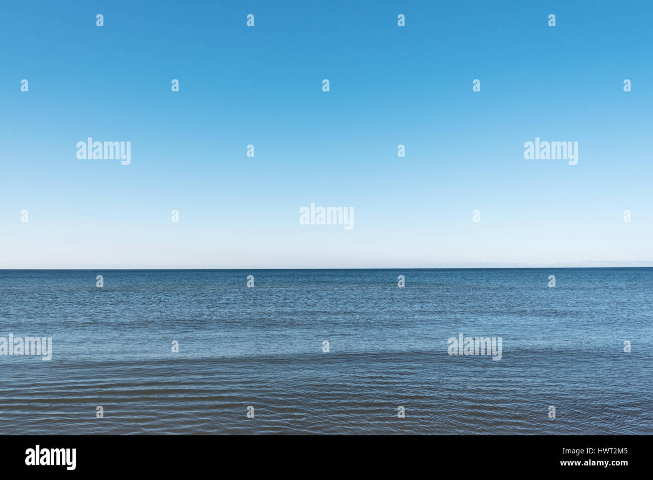 Le bleu de la mer Baltique. Banque D'Images