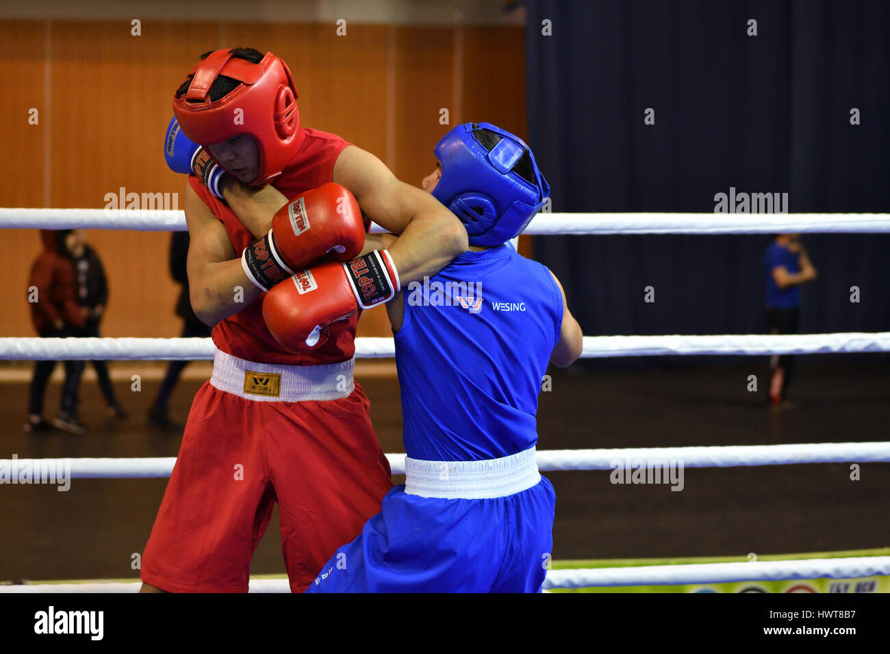 Orenbourg, Russie - le 21 janvier 2017 : année Garçons concurrence boxeurs boxe russe nom V.N. Kanjukova aux prix du district administratif du nord o Banque D'Images