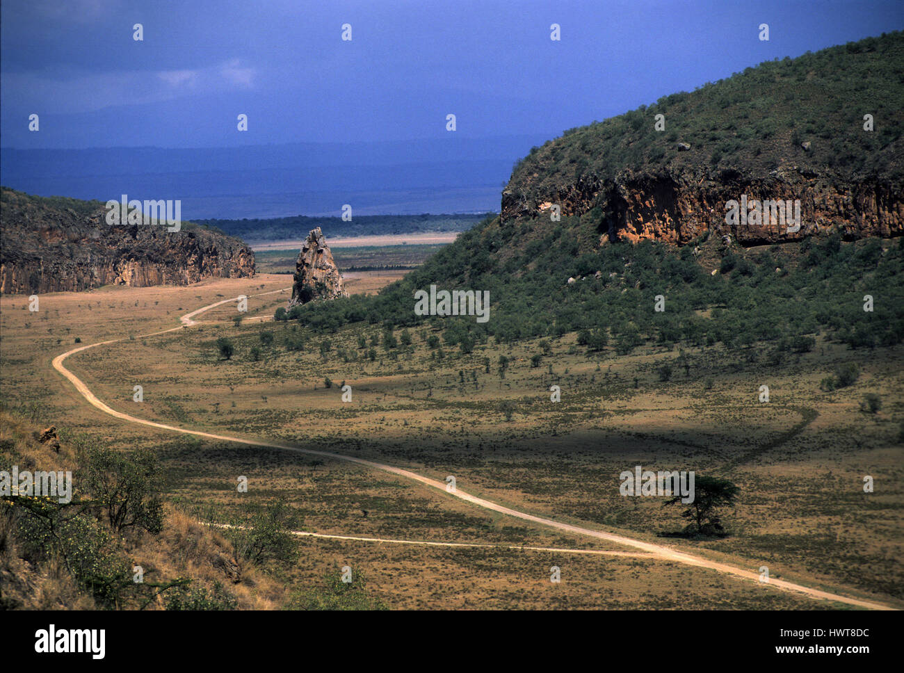 Hell's Gate National Park avec la 'Tour' dans la distance, le lac Naivasha, Kenya Banque D'Images