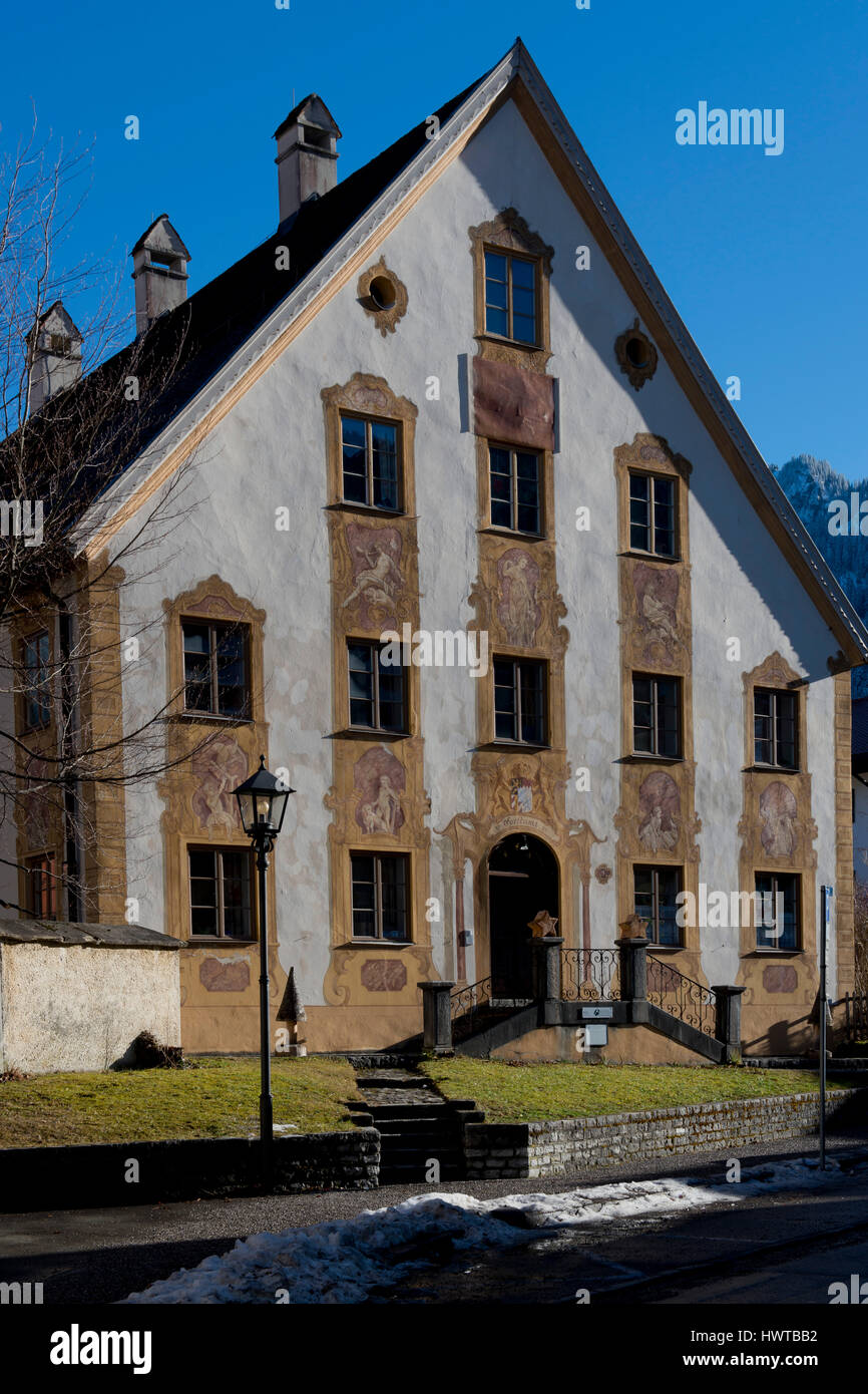 Chambre peinte avec le typique Luftmalerei à Oberammergau dans les Alpes bavaroises, Bavière. Banque D'Images