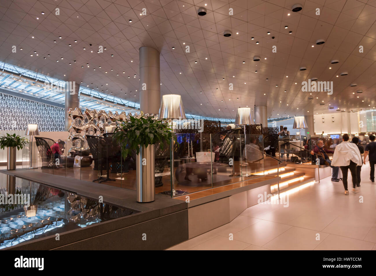L'Aéroport International de Doha, Hamad. Al Mourjan Business Lounge, Qatar Airways. Banque D'Images