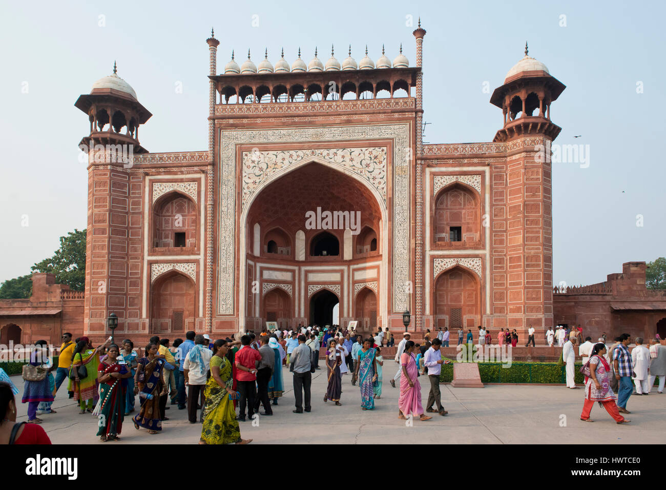 AGRA, INDE - 23 octobre 2013 : Le Taj Mahal, mausolée construit par l'empereur Moghol Shah Jahan en mémoire de sa troisième épouse, Mumtaz Mahal. En 1983 il beca Banque D'Images