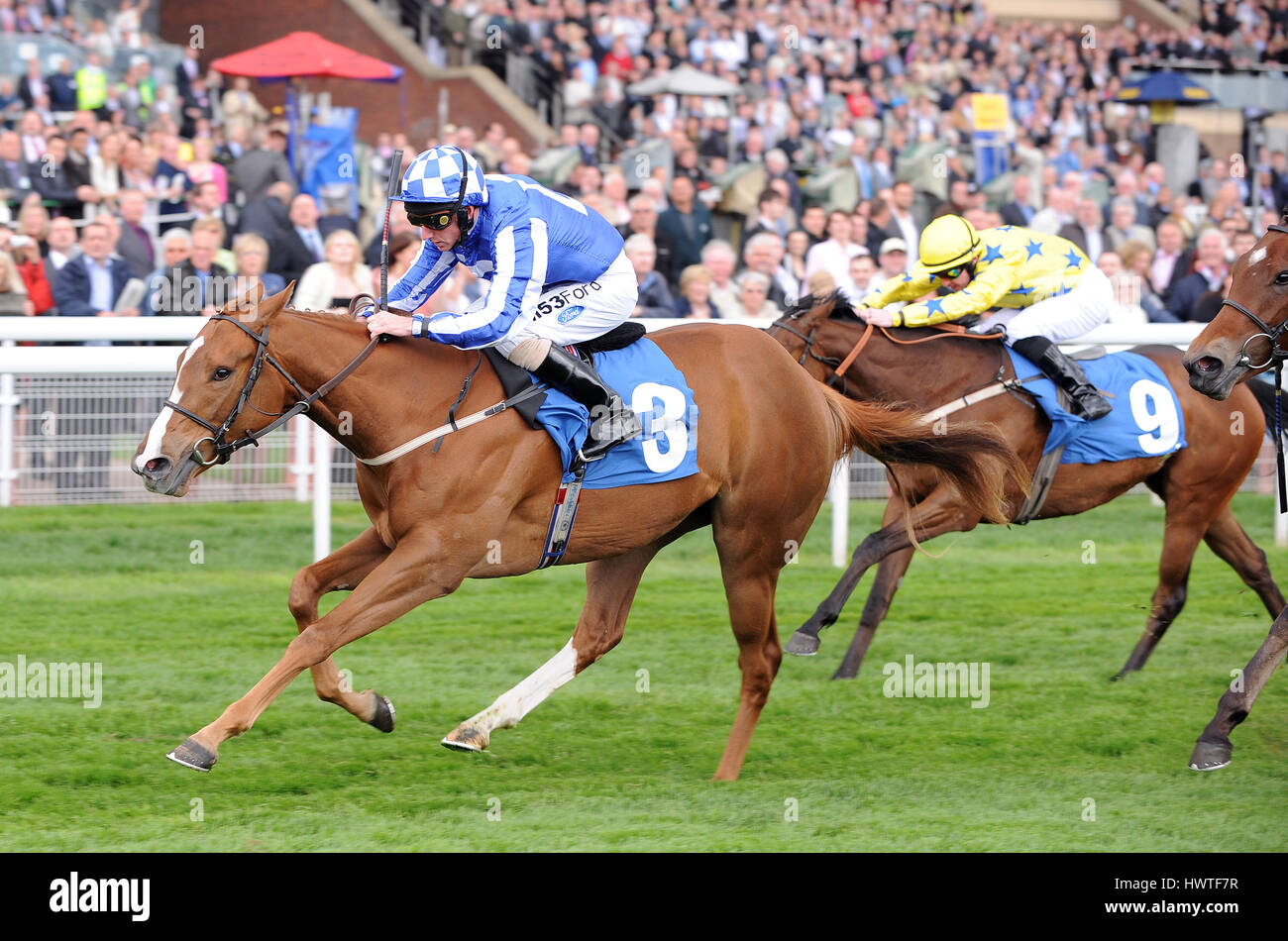 S'ABSENTER DU TRAVAIL D'ART MONTÉ PAR PAUL CASINO MONTÉ PAR PAUL CASINO HIPPODROME DE YORK YORK ANGLETERRE 13 Mai 2011 Banque D'Images