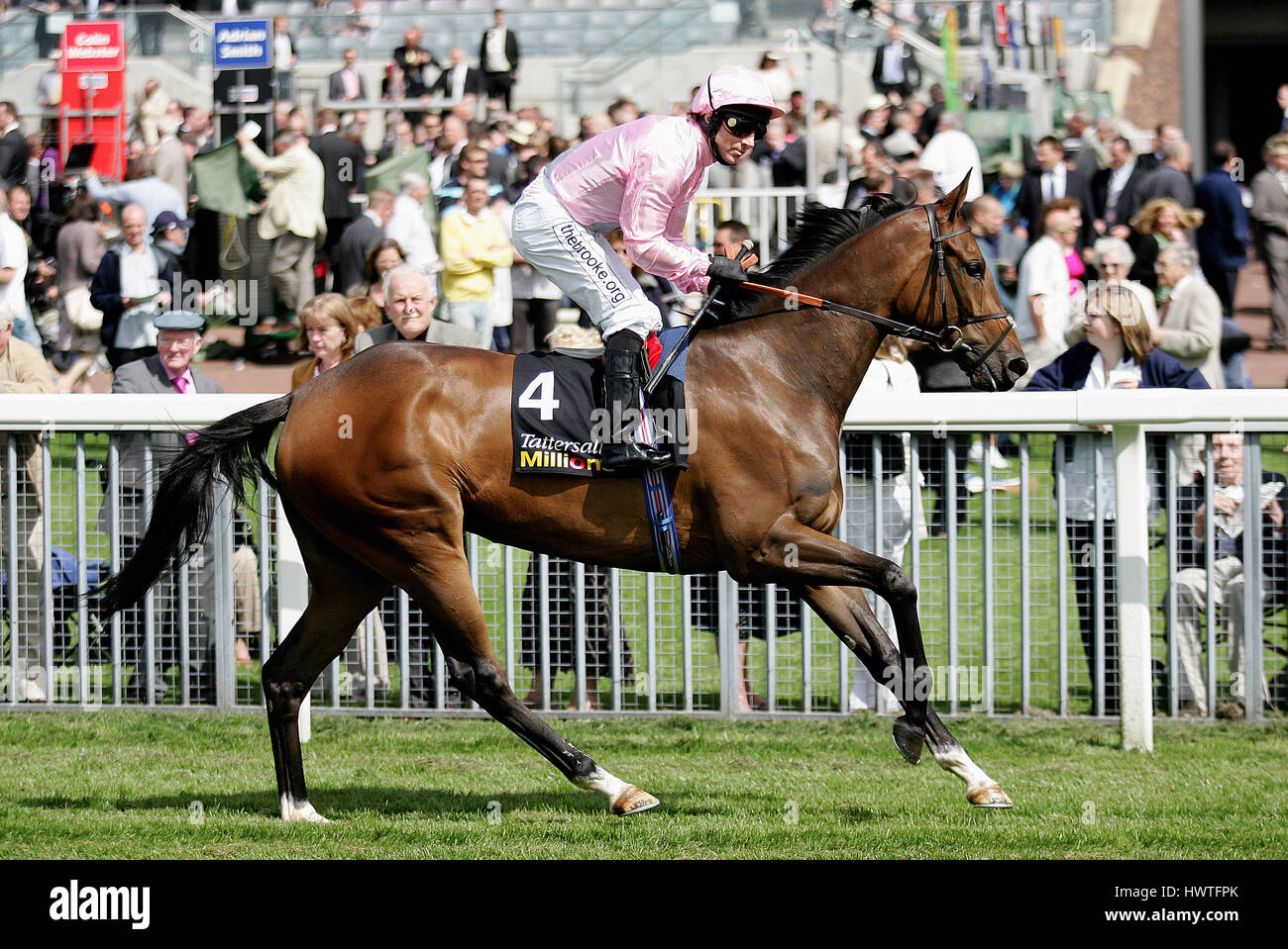 DAR RE MI MONTÉE PAR JIMMY FORTUNE RACECORSE YORK YORK ANGLETERRE 14 Mai 2008 Banque D'Images DAR RE MI MONTÉE PAR JIMMY FORTUNE RACECORSE YORK YORK ANGLETERRE 14 Mai 2008 Banque D'Images