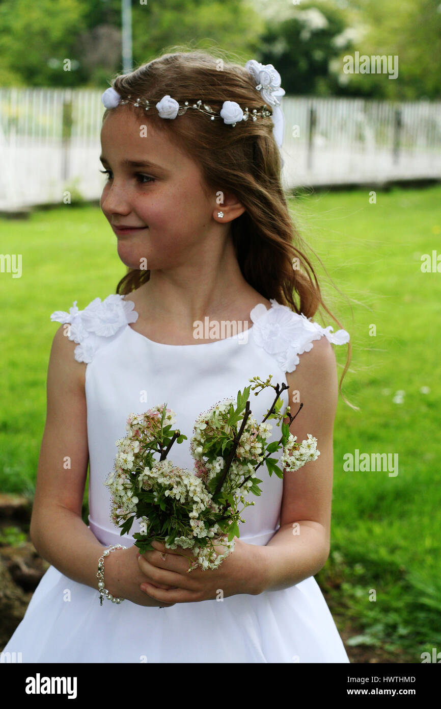 La Sainte Communion fille dans le jardin Banque D'Images