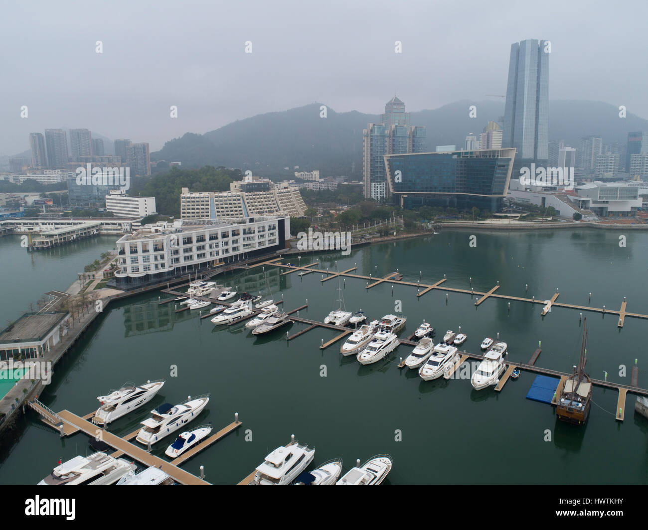 Vue générale du port de Shekou, y compris l'hôtel Sheraton, Hilton hotel, China Merchants' bâtiment et location de quai. Shenzhen, Chine Banque D'Images