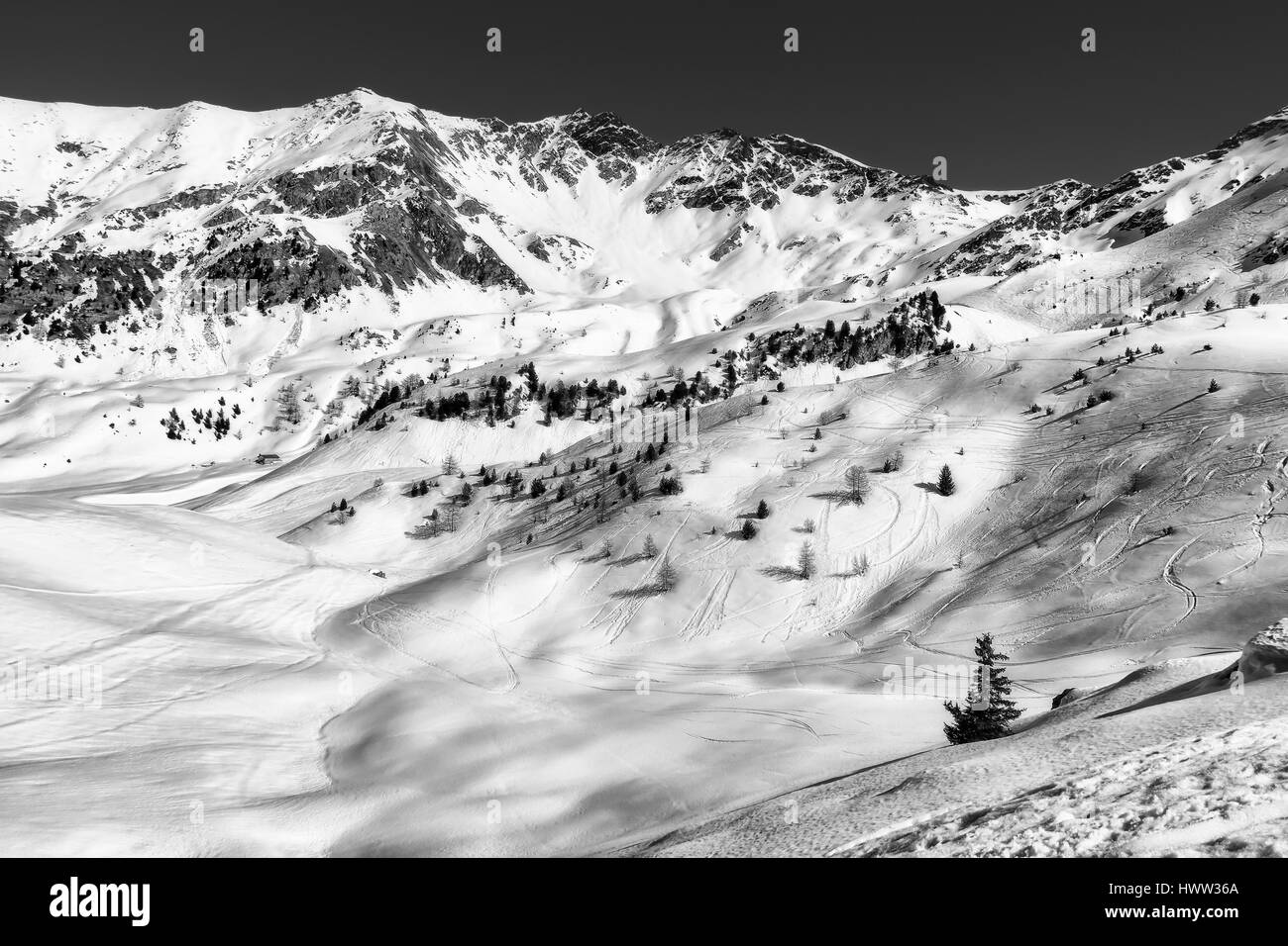 Paysage de montagne en noir et blanc, Pila, Italie Banque D'Images
