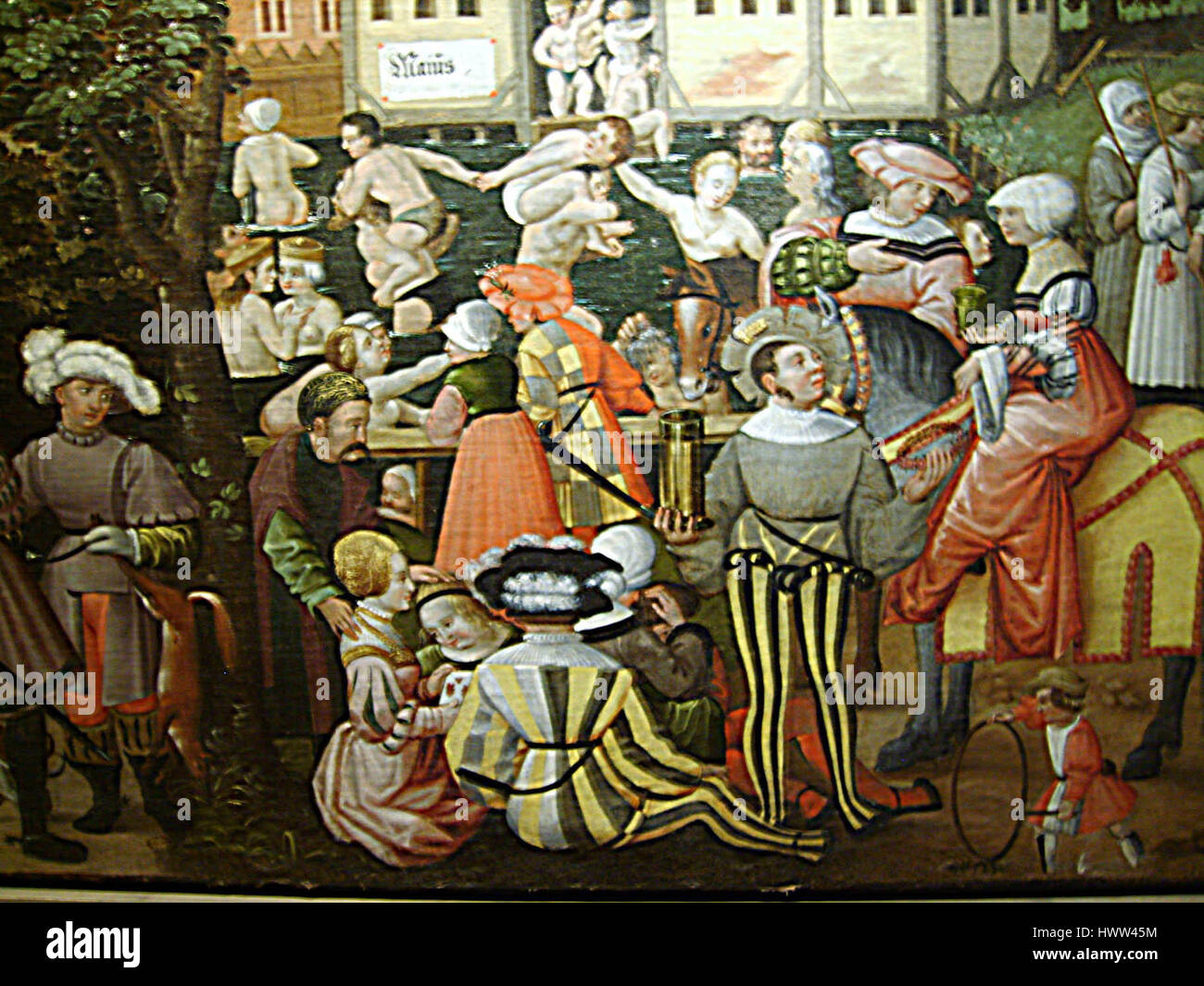 « Augsburg1 Detail » présente une section détaillée d’une œuvre d’art historique ou d’un élément architectural d’Augsbourg, en Allemagne. La pièce met en valeur un design complexe, reflétant les styles artistiques Renaissance ou baroque de la région. Banque D'Images