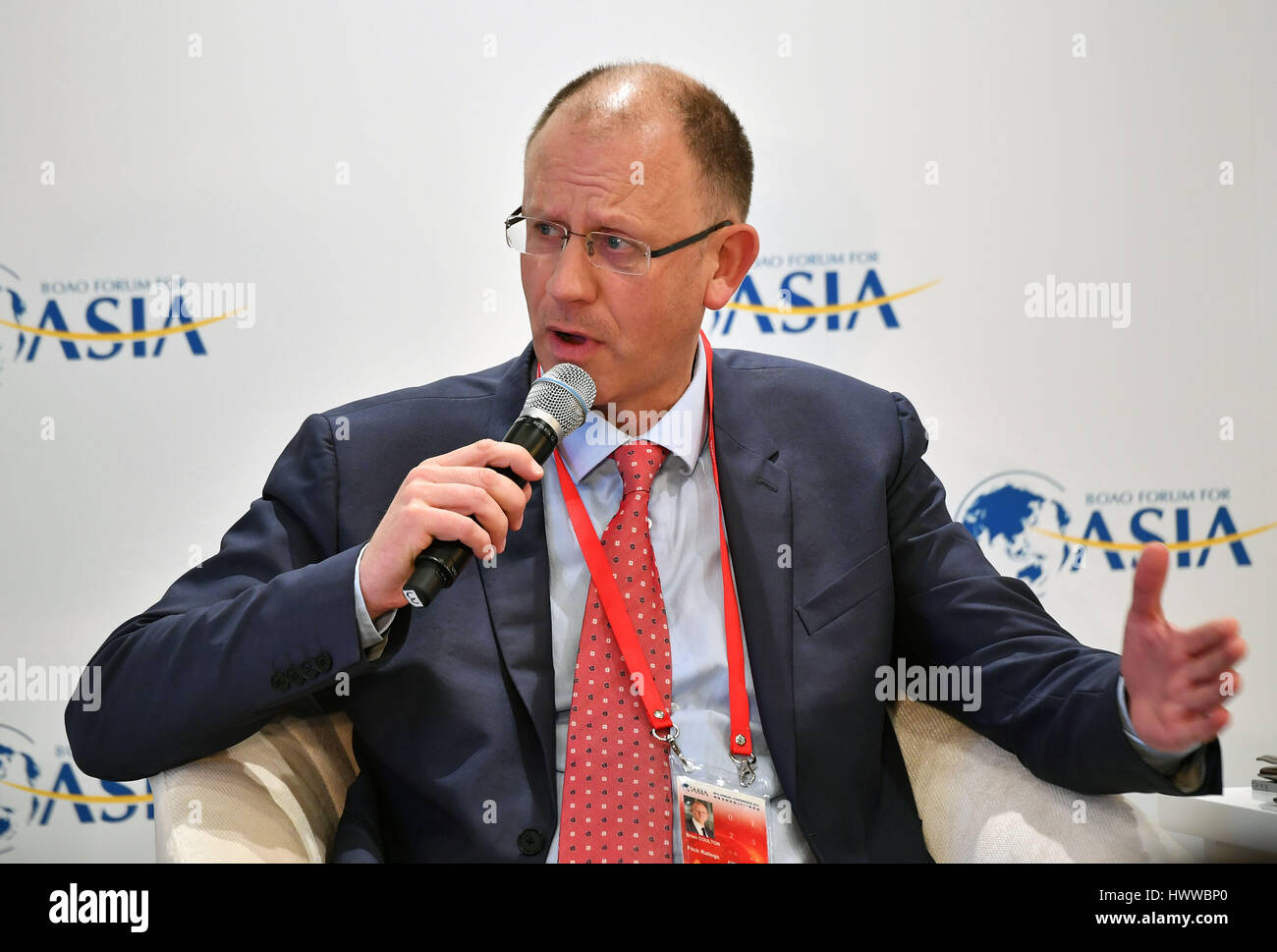 La Chine, la province de Hainan. Mar 23, 2017. Le chef économiste de Fitch Ratings Brian Coulton parle à une session 'crise financière asiatique de 1997 : Enseignements tirés et à tirer de l' au Forum de Boao pour l'Asie Conférence annuelle à Boao, Chine du sud, province de Hainan, 23 mars 2017. Credit : Guo Cheng/Xinhua/Alamy Live News Banque D'Images