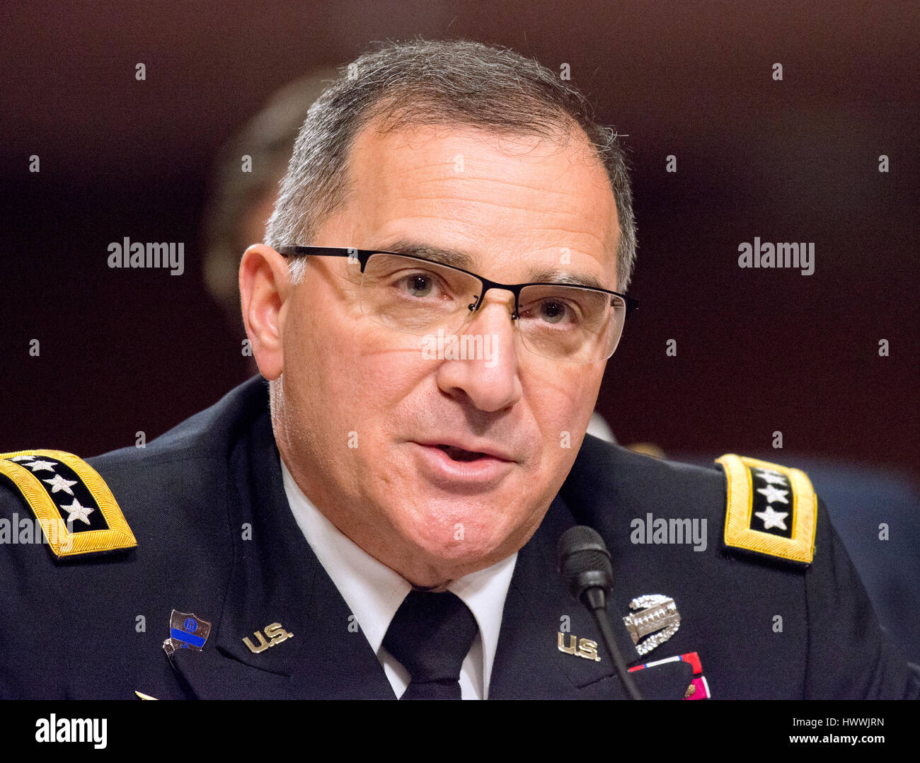 Washington DC, USA. 23 mars, 2017. Général Curtis M. Scaparrotti, Commander, U.S. European Command/Commandant suprême des forces alliées en Europe, témoigne devant le comité du Sénat américain sur les services armés sur l 'US European Command' sur la colline du Capitole à Washington, DC le jeudi 23 mars, 2017. Credit : Ron Sachs/CNP /MediaPunch MediaPunch Crédit : Inc/Alamy Live News Banque D'Images