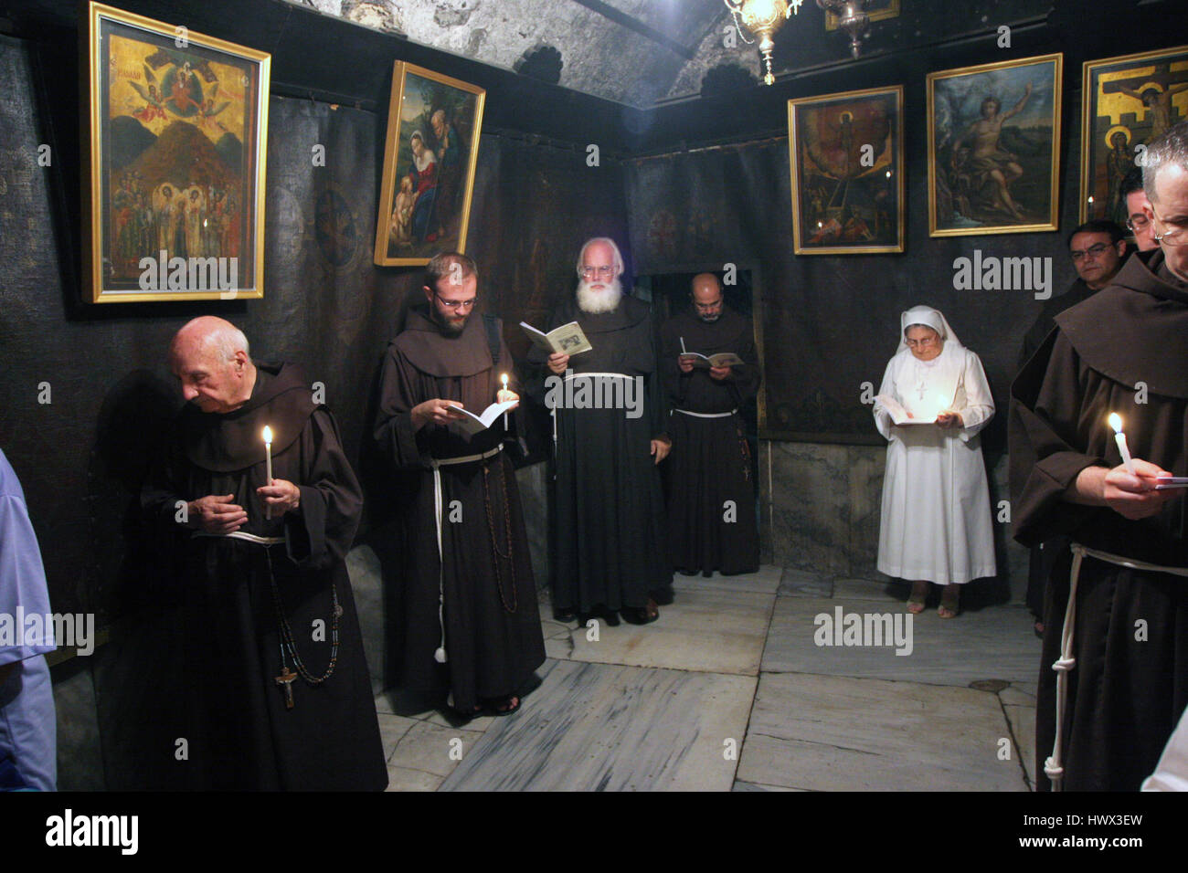 Les vendredis à 12h00 procession commence dans l'église de Sainte Catherine et rendez-vous à la grotte dans la Basilique de la naissance de Jésus à Bethléem Banque D'Images