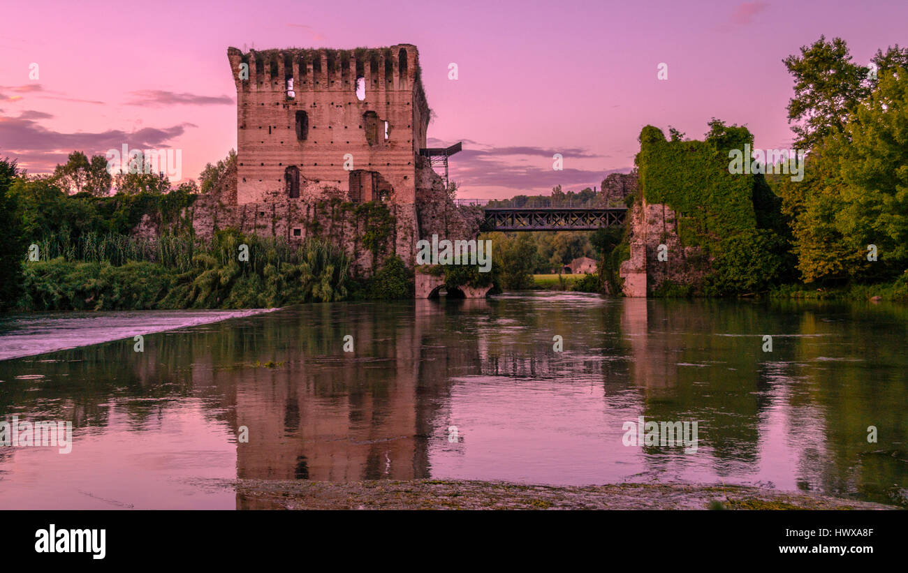 Soirée à Borghetto, Valeggio sul Mincio, Italie. Banque D'Images