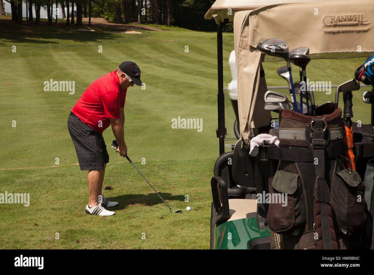 Golf sur une journée ensoleillée. Banque D'Images