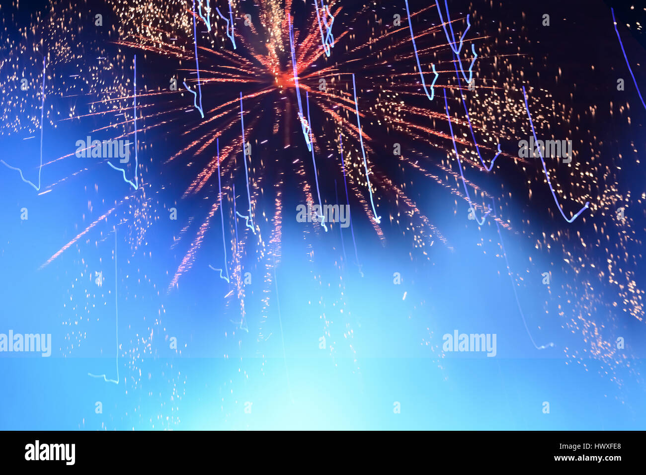 D'artifice dans un ciel de nuit Banque D'Images