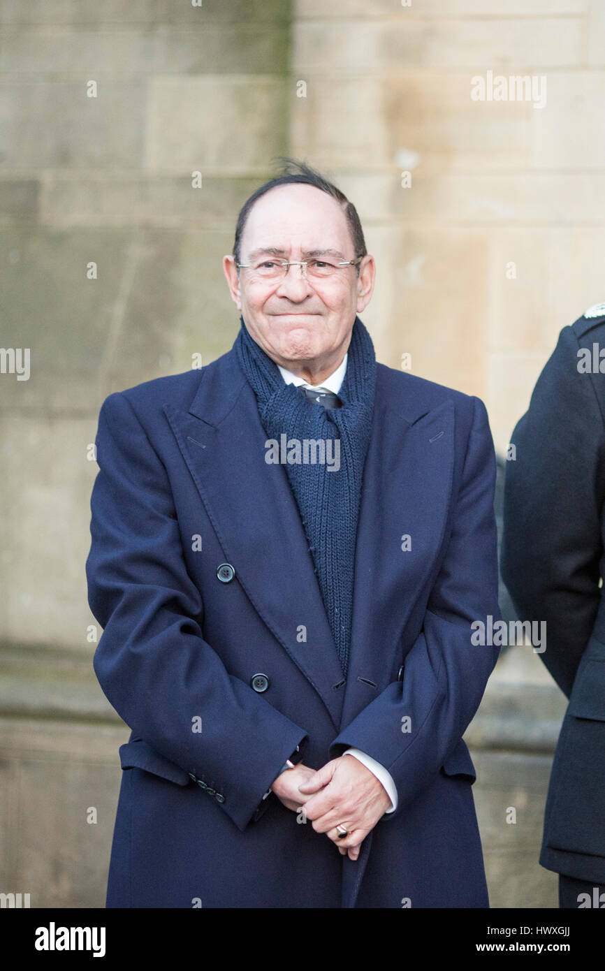 Une veillée est tenue à Albert Square , Manchester City Centre aujourd'hui pour montrer leur solidarité avec Londres après une attaque terroriste. Sir Howard Bernstein , Manchester Banque D'Images