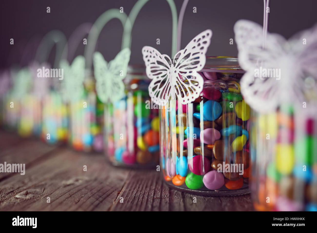 Bonbons de chocolat en pots pour des faveurs de mariage ou décorations de Noël Banque D'Images