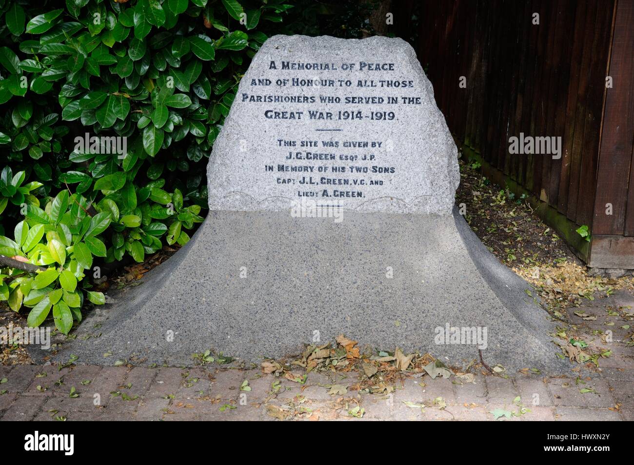 Le Livre vert, Memorial High Street, Buckden, Cambridgeshire, a été érigée par le Green en septembre 1923 mémoire de ceux du village qui a servi Banque D'Images