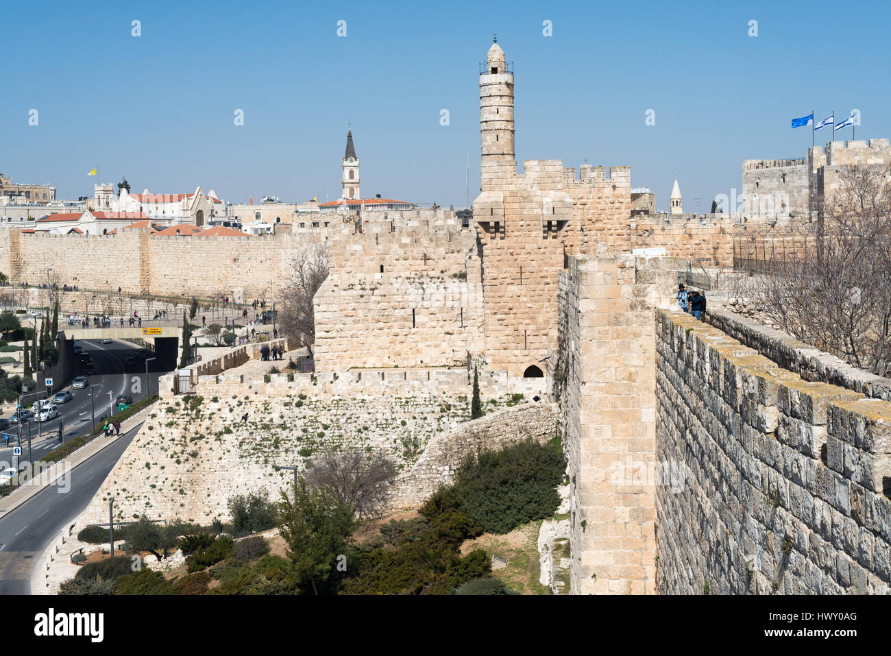 Jérusalem, Israël - 24 Février 2017 : partie de l'Ouest les remparts de la ville avec la vue panoramique sur la Banque D'Images Jérusalem, Israël - 24 Février 2017 : partie de l'Ouest les remparts de la ville avec la vue panoramique sur la Banque D'Images