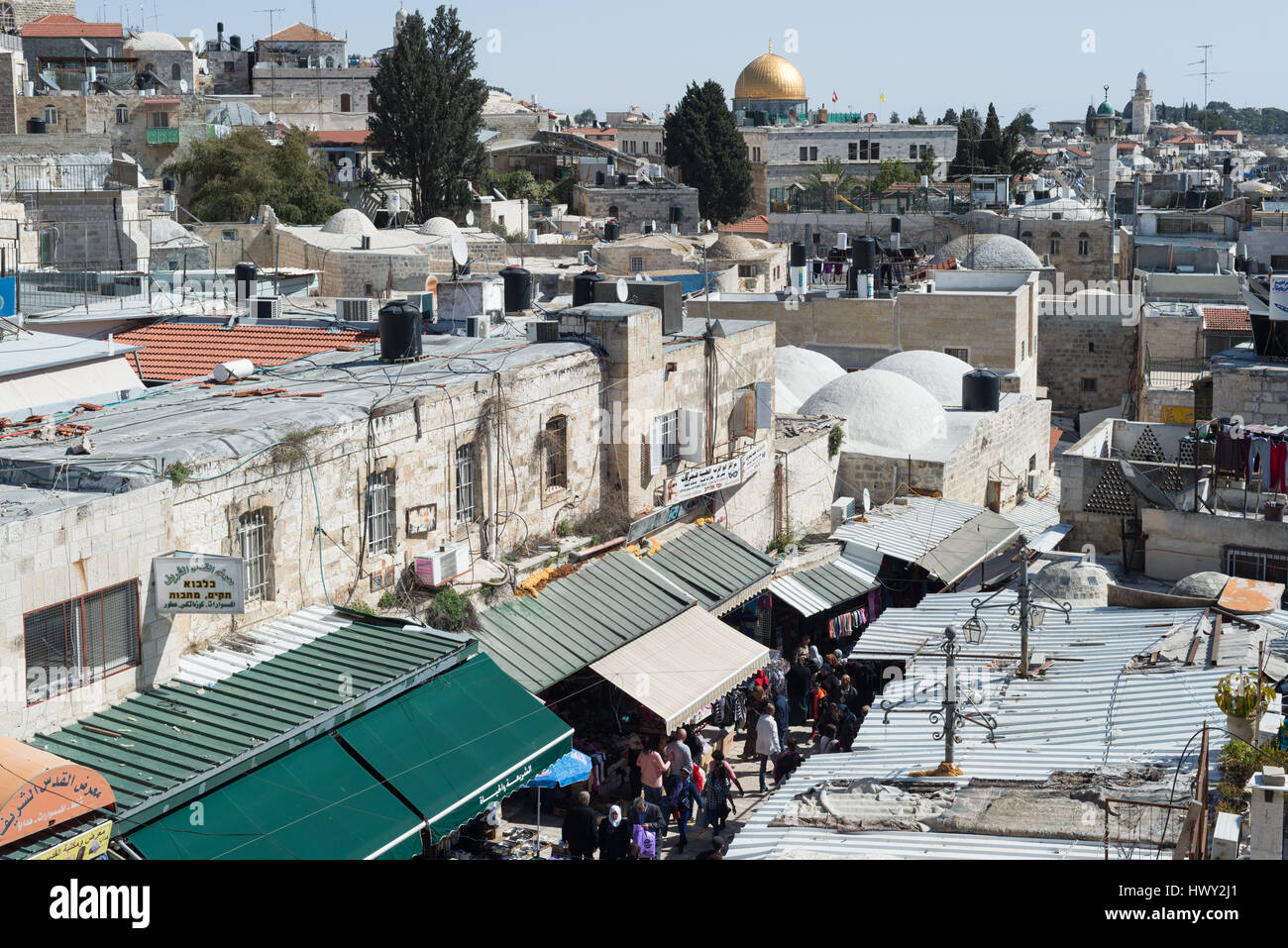 Jérusalem, Israël - 25 Février 2017 : vue sur le dôme du Rocher de la partie sud de l'ancien mur de la ville Banque D'Images Jérusalem, Israël - 25 Février 2017 : vue sur le dôme du Rocher de la partie sud de l'ancien mur de la ville Banque D'Images
