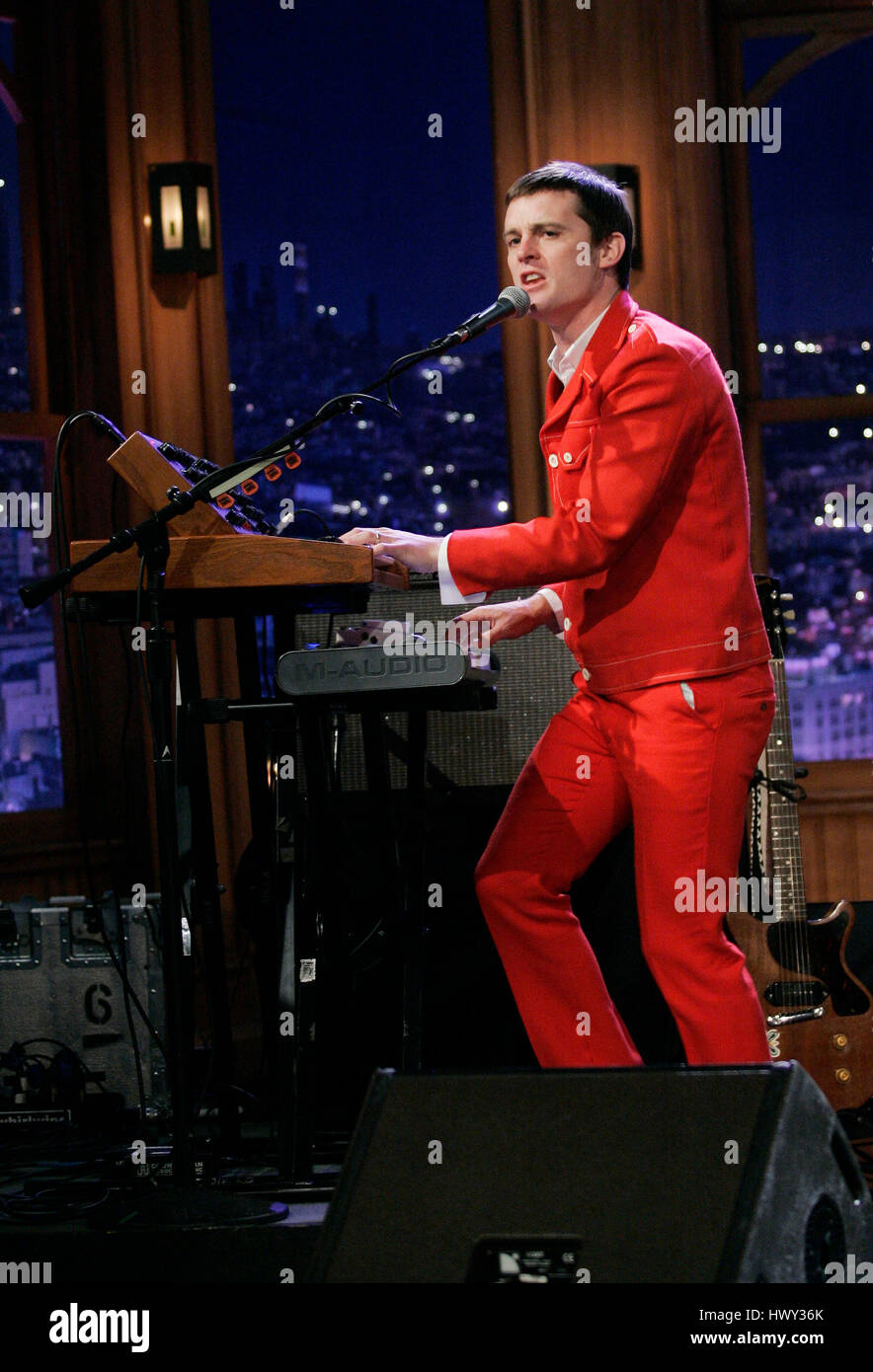 Le groupe musical, Franz Ferdinand, avec Nick McCarthy sur les claviers effectuer pendant un segment de 'The Late Late Show with Craig Ferguson" chez CBS Television City à Los Angeles le mercredi 28 janvier, 2009. Photo par Francis Specker Banque D'Images