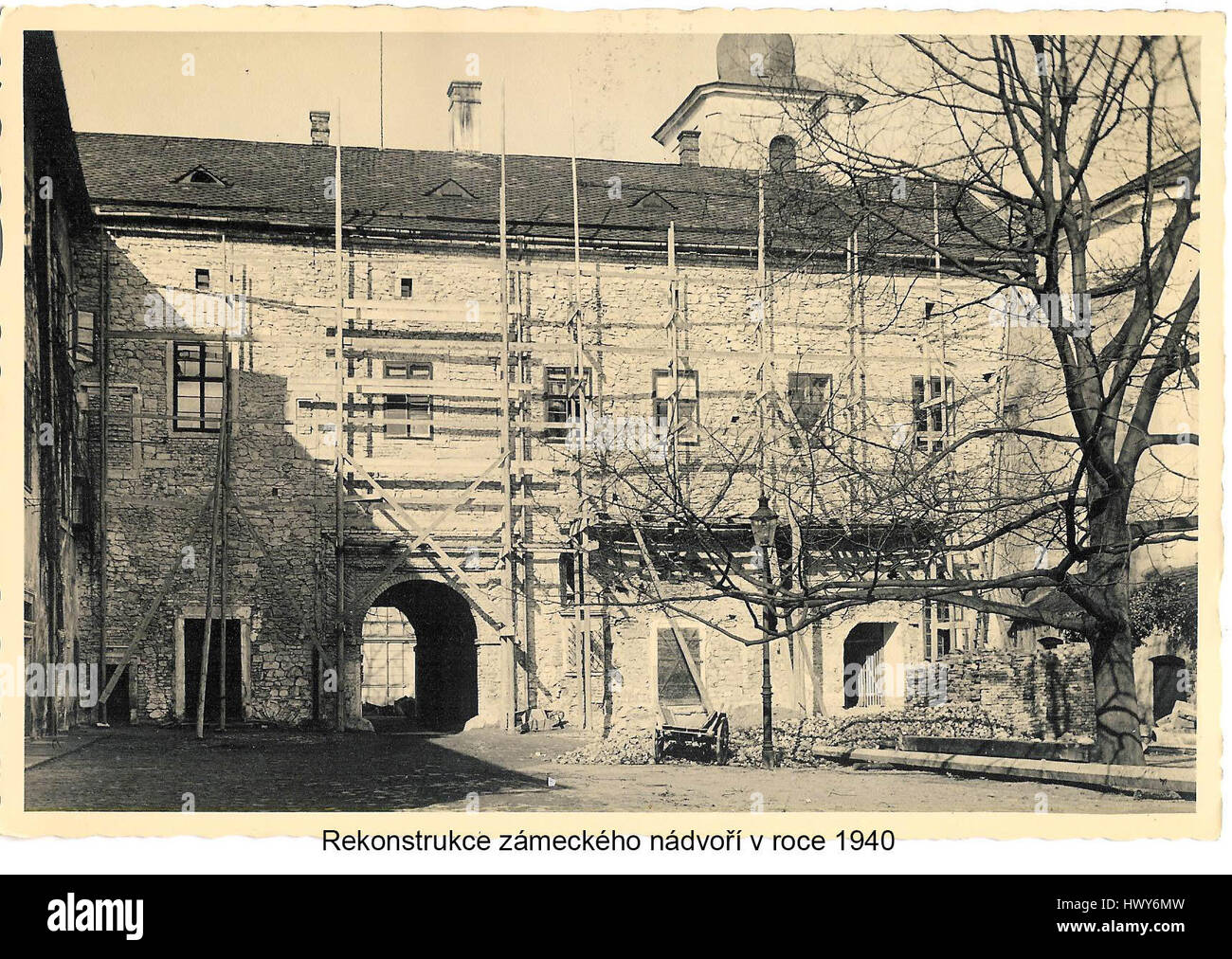 Le terme '497mml' désigne une mesure ou un objet spécifique, éventuellement associé à un contexte scientifique ou technique. Sa signification exacte peut varier en fonction du domaine dans lequel il est utilisé, indiquant une spécification ou une norme particulière. Banque D'Images