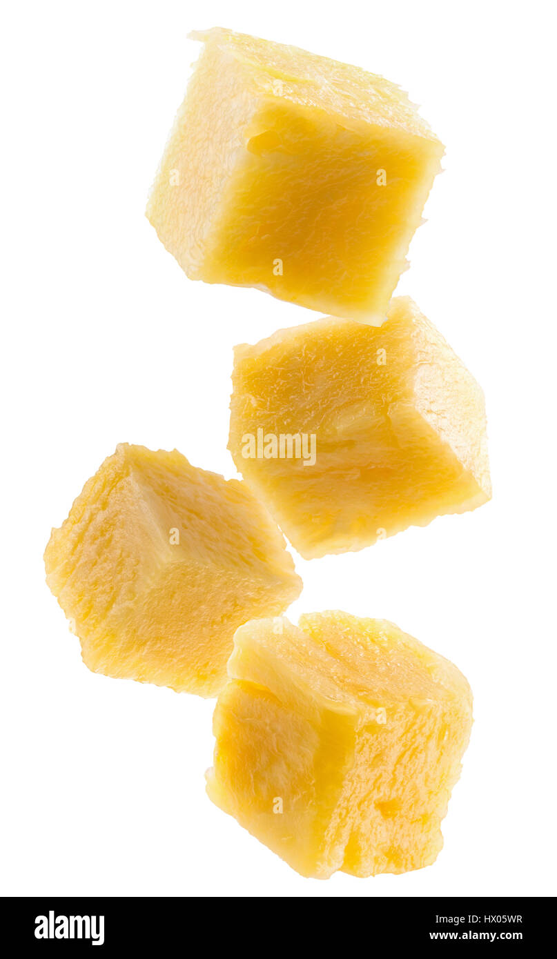 Tranches de cube d'ananas isolé sur le fond blanc. Banque D'Images