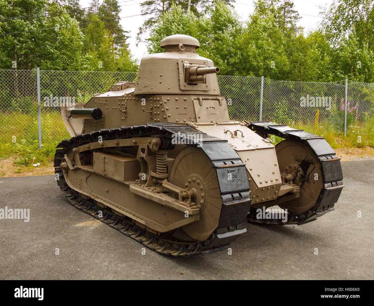 Renault FT17 tank historique de l'armée finlandaise à l'affiche au Musée des armures Parola, Finlande. Banque D'Images