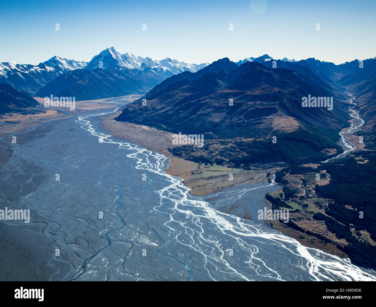 Vue aérienne vers le Mont Cook à partir de l'extrémité nord du Lac Pukaki, Nouvelle-Zélande Banque D'Images