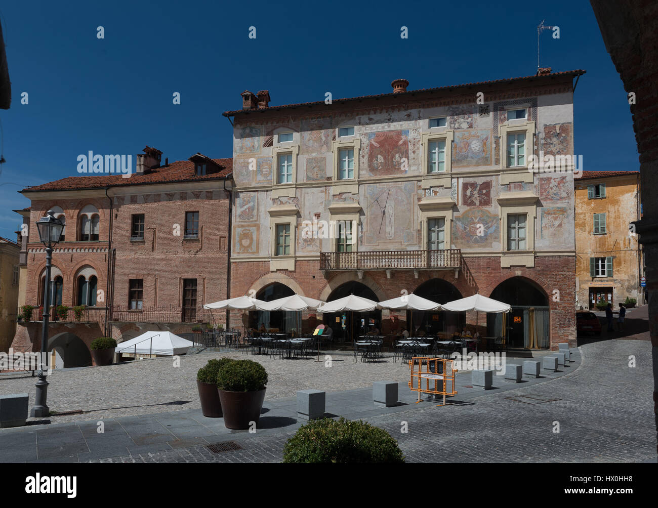 Le Clarisse paysage de la Piazza Maggiore à Mondovi Piazza, dans le Piémont Banque D'Images