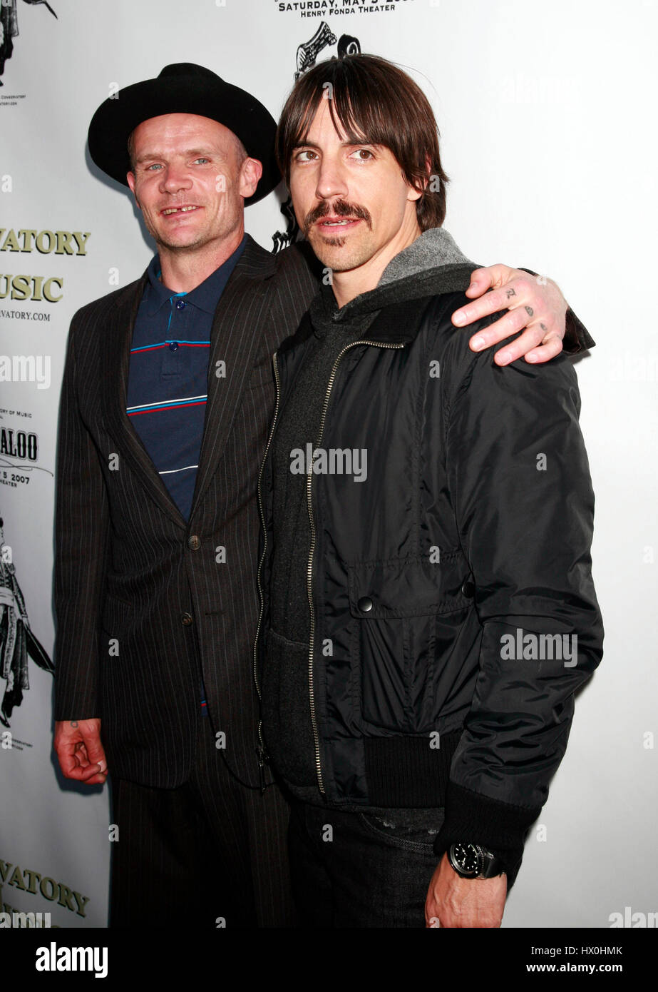 Anthony Kiedis, droite, et Brocante de la Red Hot Chili Peppers arrive à Hollywood, CA au cours de la troisième assemblée annuelle au profit du charivari Silverlake Conservatory of Music le samedi 5 mai 2007. Crédit photo : Francis Specker Banque D'Images