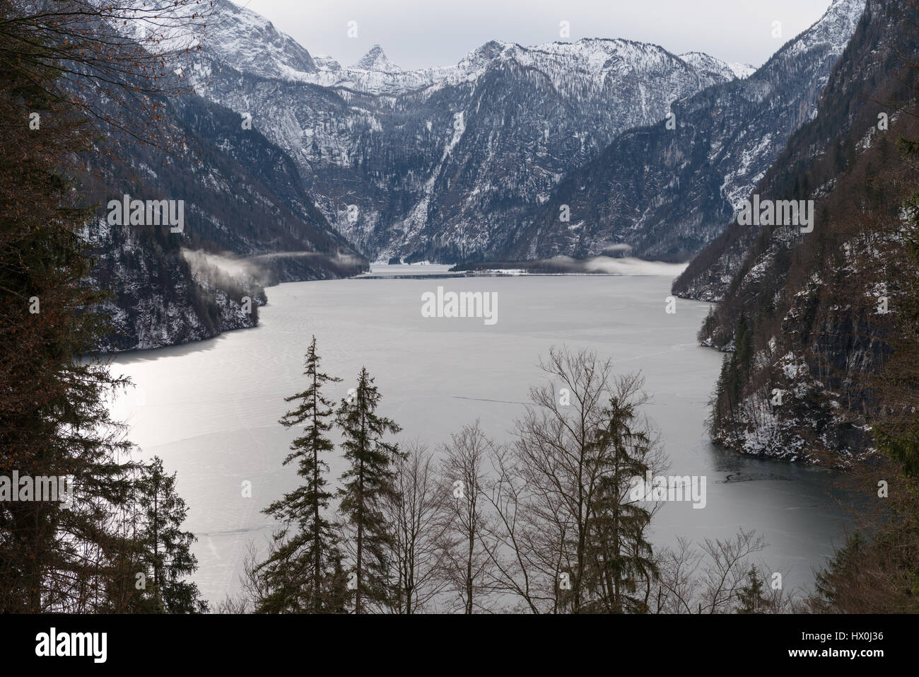 Vue sur le lac Königssee et Église de Saint-barthélemy, Bavière, Allemagne Banque D'Images Vue sur le lac Königssee et Église de Saint-barthélemy, Bavière, Allemagne Banque D'Images