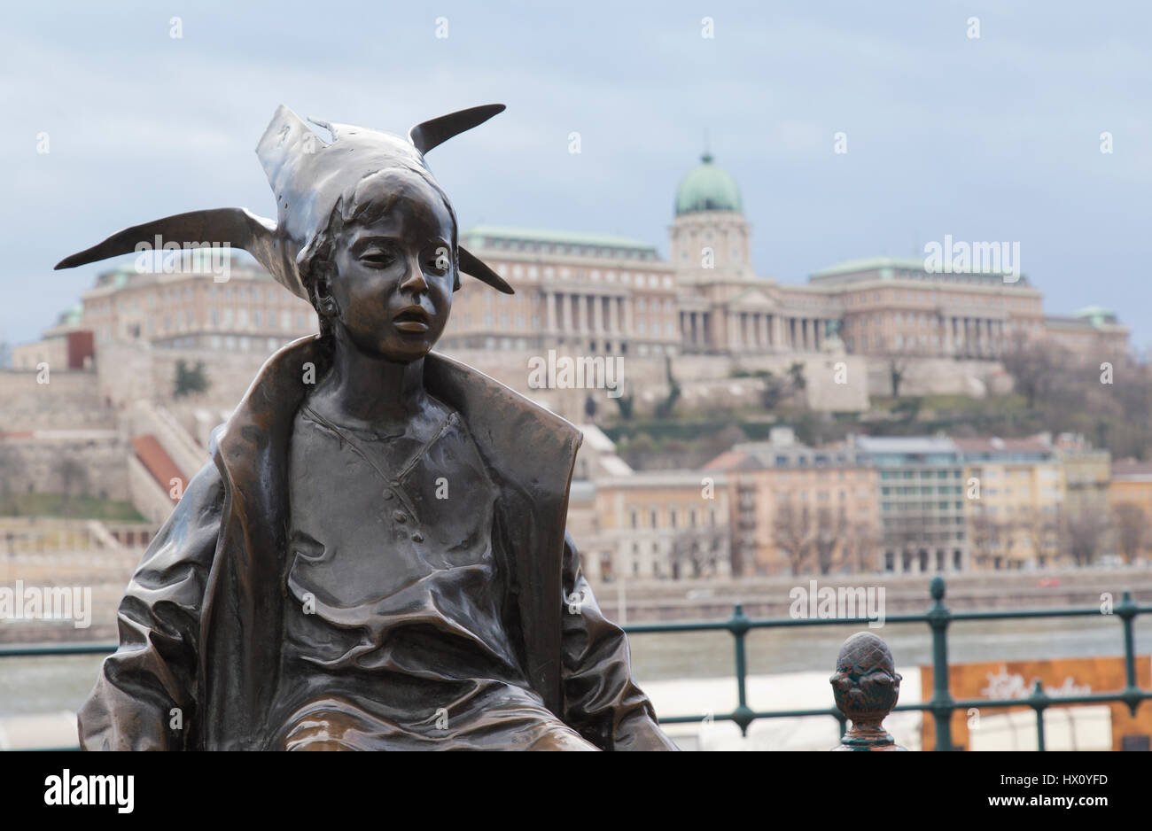 Petite Princesse statue sur la promenade du Danube à Budapest Hongrie Banque D'Images