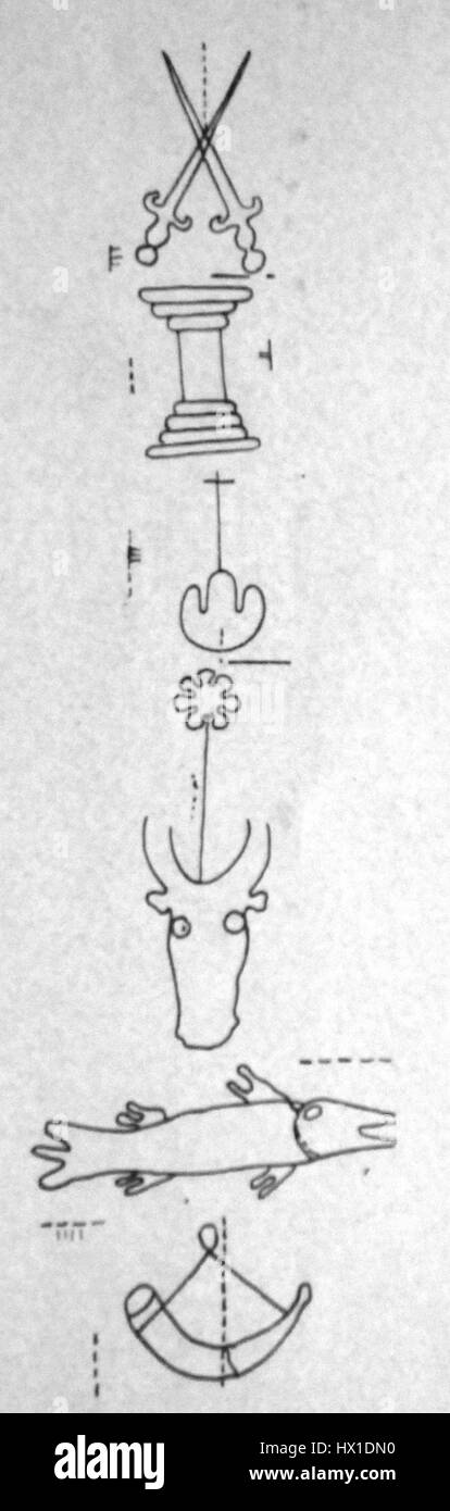 Les filigranes géorgiens font référence aux dessins distinctifs trouvés sur le papier au XVe siècle, souvent utilisés pour identifier les fabricants de papier et leurs régions. Ces marques ont été utilisées pour indiquer l'authenticité et la qualité de la production de papier pendant la période géorgienne, qui a vu des progrès dans les techniques de fabrication du papier. Banque D'Images