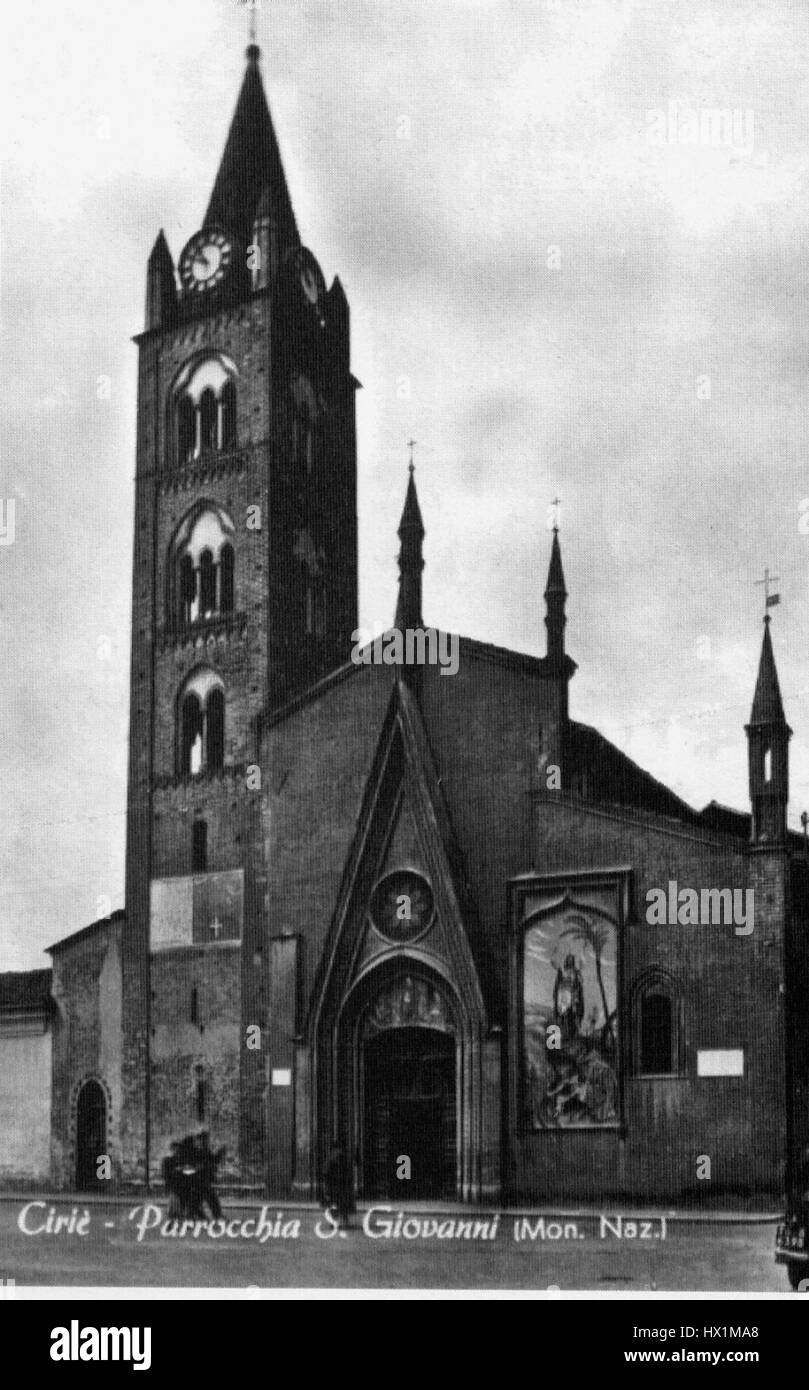 Le Duomo San Giovanni, également connu sous le nom de cathédrale de San Giovanni, est un bâtiment religieux important à Florence. Son architecture met en valeur le style Renaissance italienne, et il est célèbre pour son dôme conçu par Filippo Brunelleschi. Banque D'Images