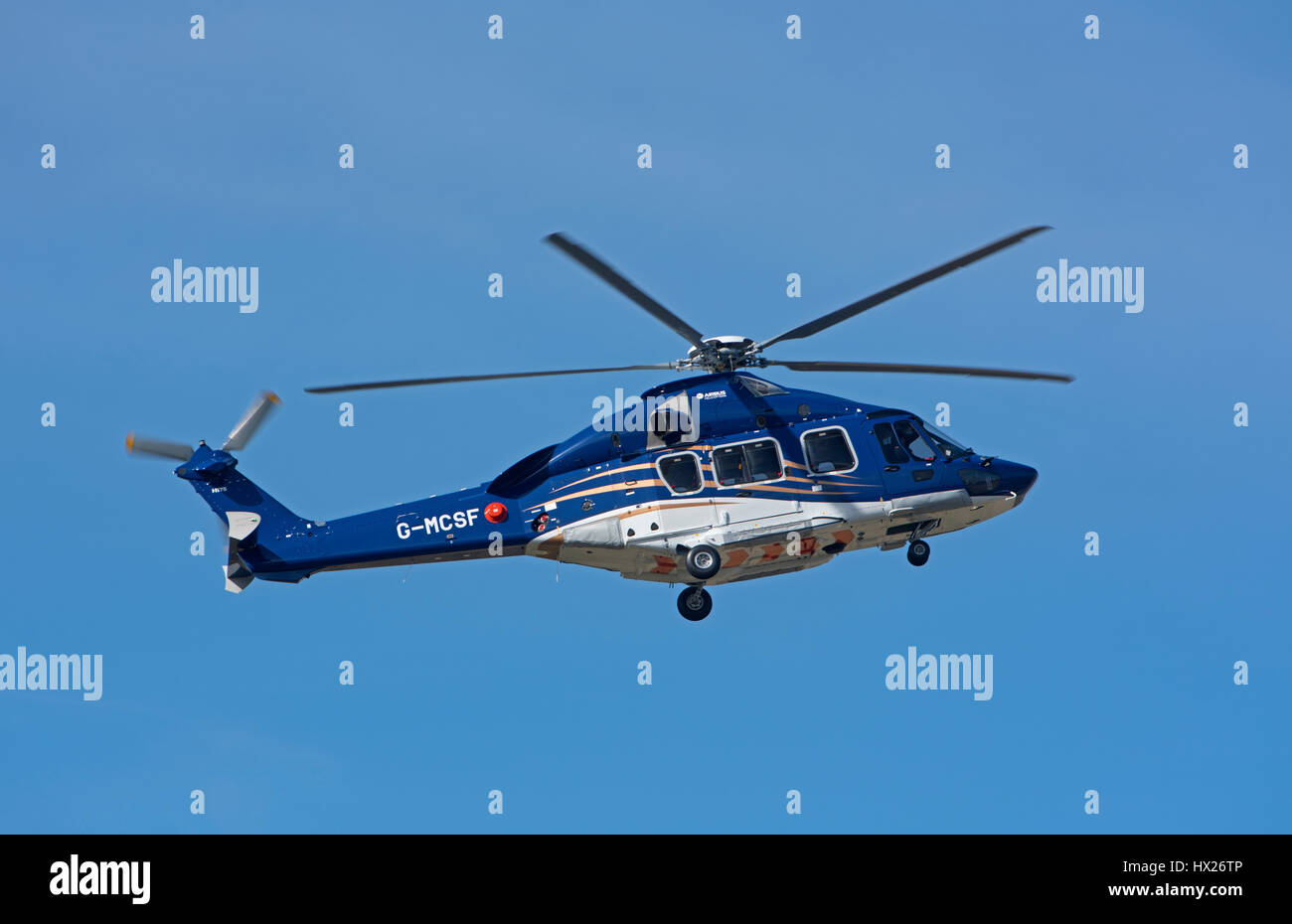 Hélicoptère H175 Airbus sur des essais à Inverness Dalcross Aéroport avant son temps complet des opérations de l'industrie du pétrole de la mer du Nord. Banque D'Images