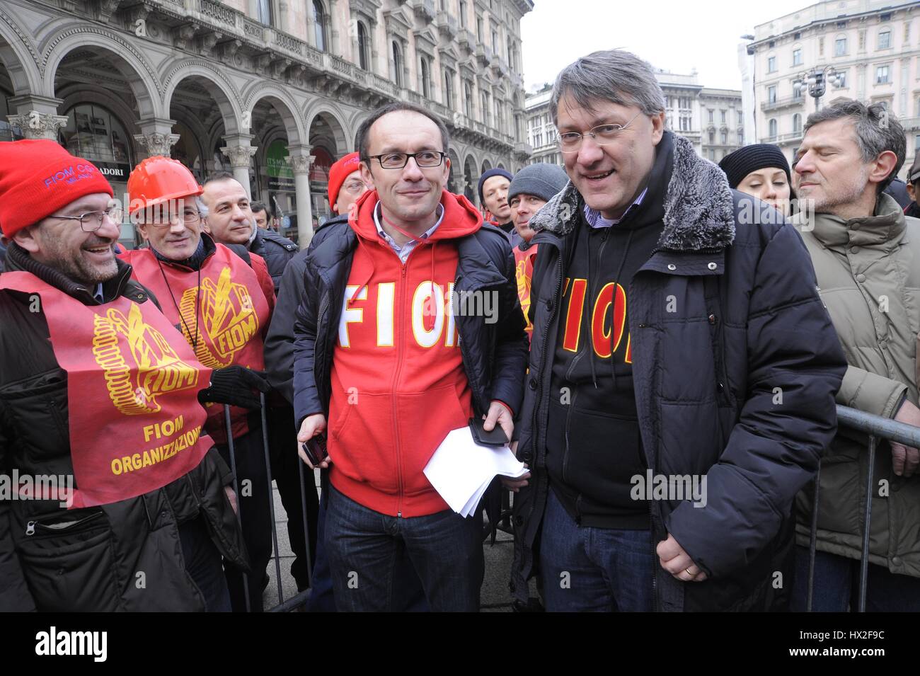 L'Italie, des métallurgistes grève déclenchée par le syndicat FIOM CGIL en défense de la direction nationale du contrat ; le secrétaire national de la FIOM Maurizio Landini démonstration à Milan Banque D'Images