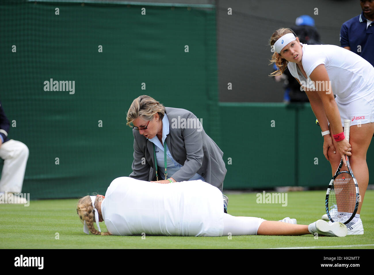 VICTORIA AZARENKA FAIT MAL UN GENOU LA WIMBLEDON le tournoi de Wimbledon 20 LE ALL ENGLAND TENNIS CLUB WIMBLEDON LONDRES ENGL Banque D'Images