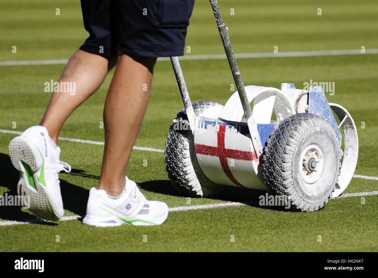 La peinture de la ligne de WIMBLEDON le tournoi de Wimbledon 2015 20 LE CLUB DE TENNIS ALL ENGLAND LONDON WIMBLEDON EN Banque D'Images