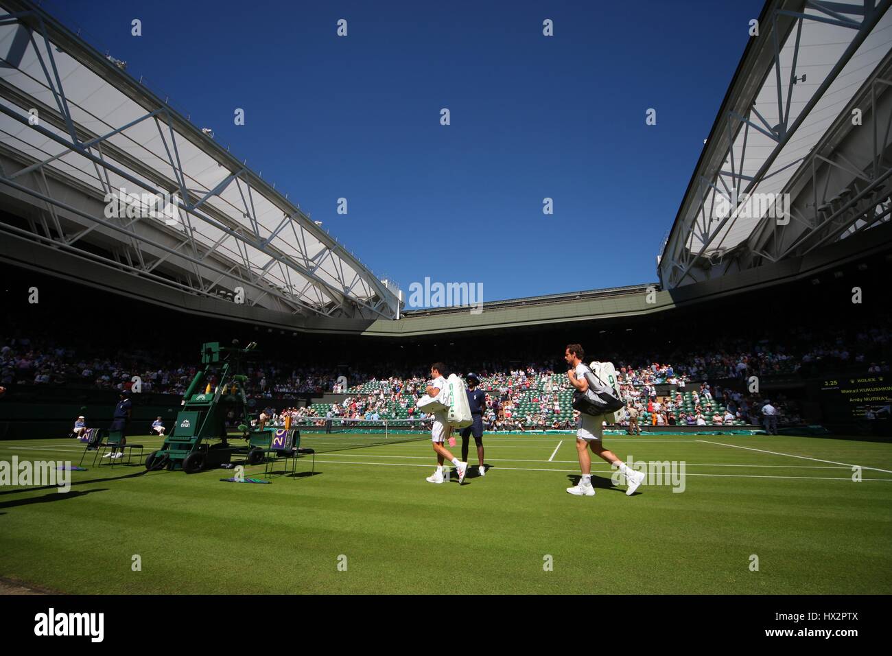 MIKHAIL KUKUSHKIN & ANDY MURRA le tournoi de Wimbledon 20 LE ALL ENGLAND TENNIS CLUB WIMBLEDON Londres Angleterre 30 juin 20 Banque D'Images