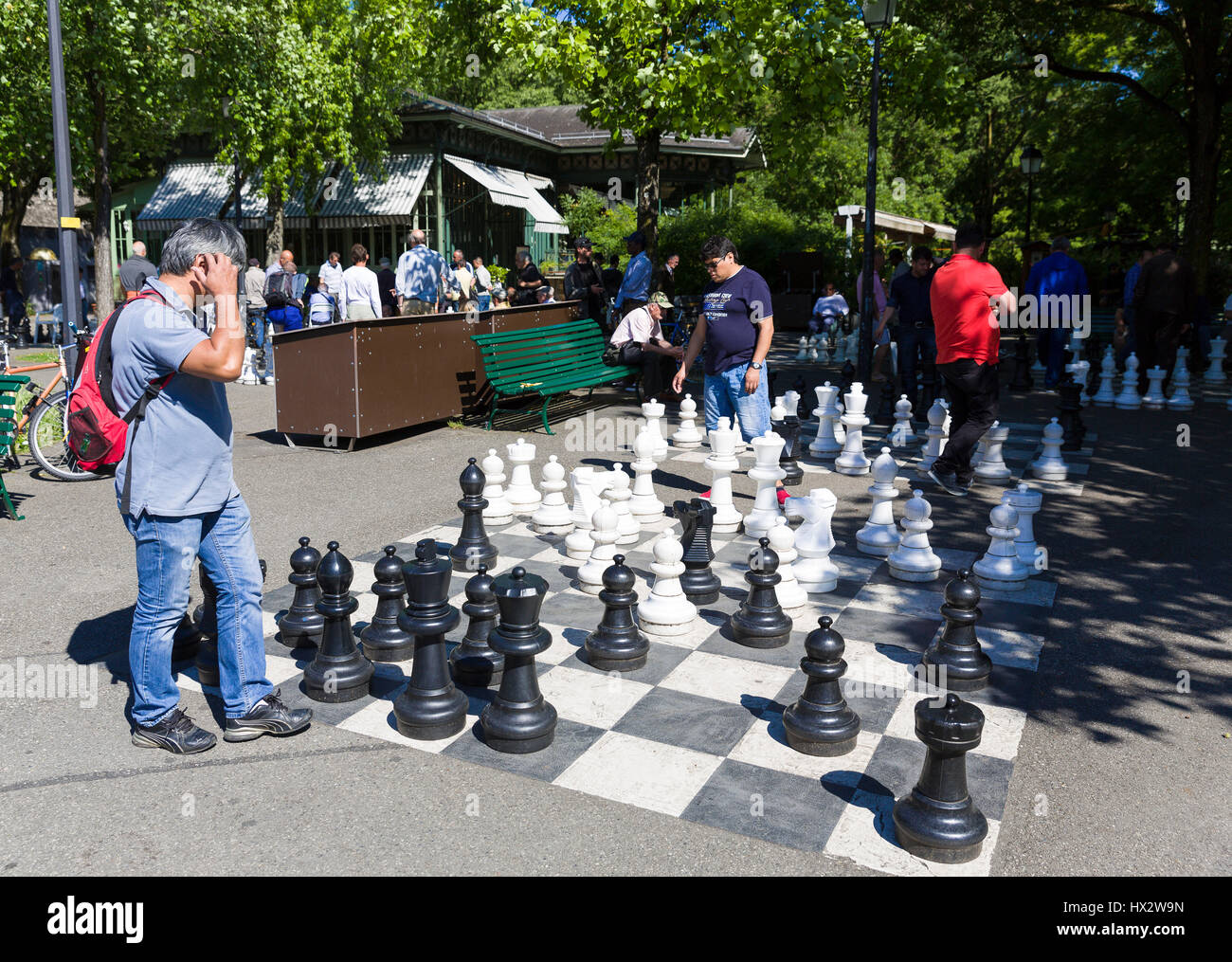 Geneva switzerland giant chess game Banque de photographies et d'images à  haute résolution - Alamy