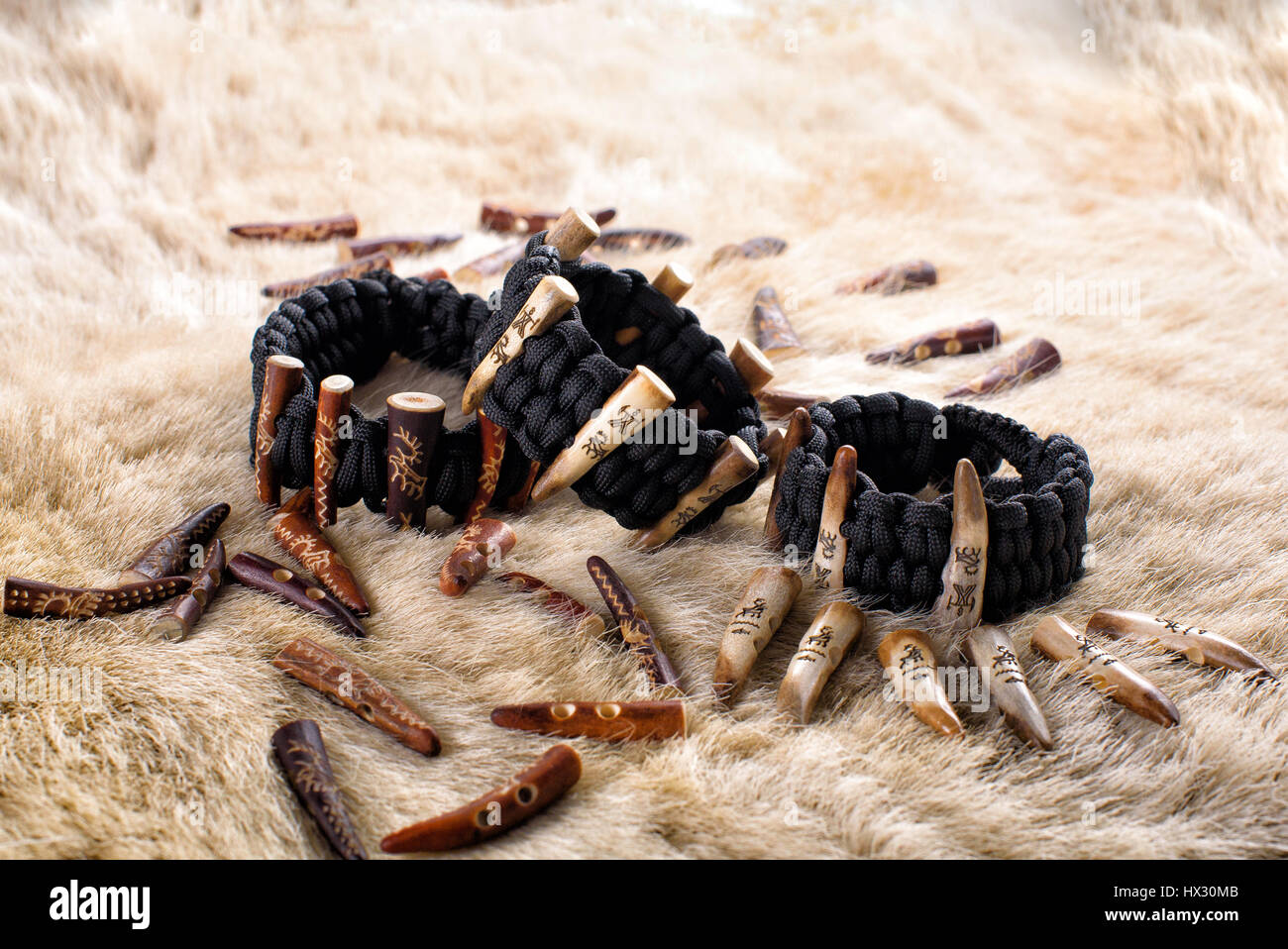 Bracelet paracorde deer Elk antler avec peau Banque D'Images