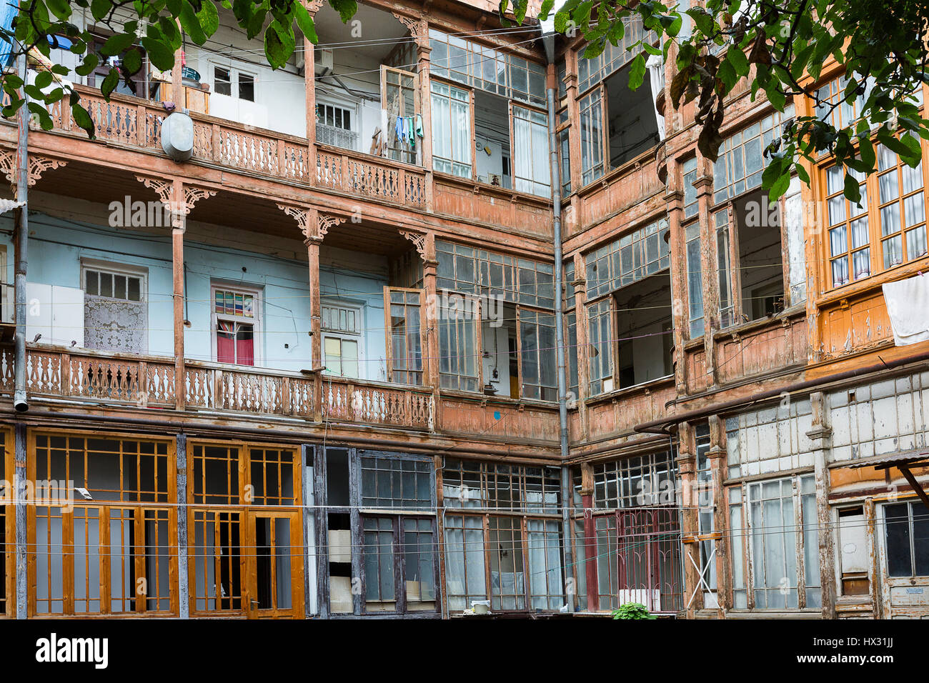 Maisons anciennes de l'époque soviétique dans la région de Tbilissi, Géorgie Banque D'Images