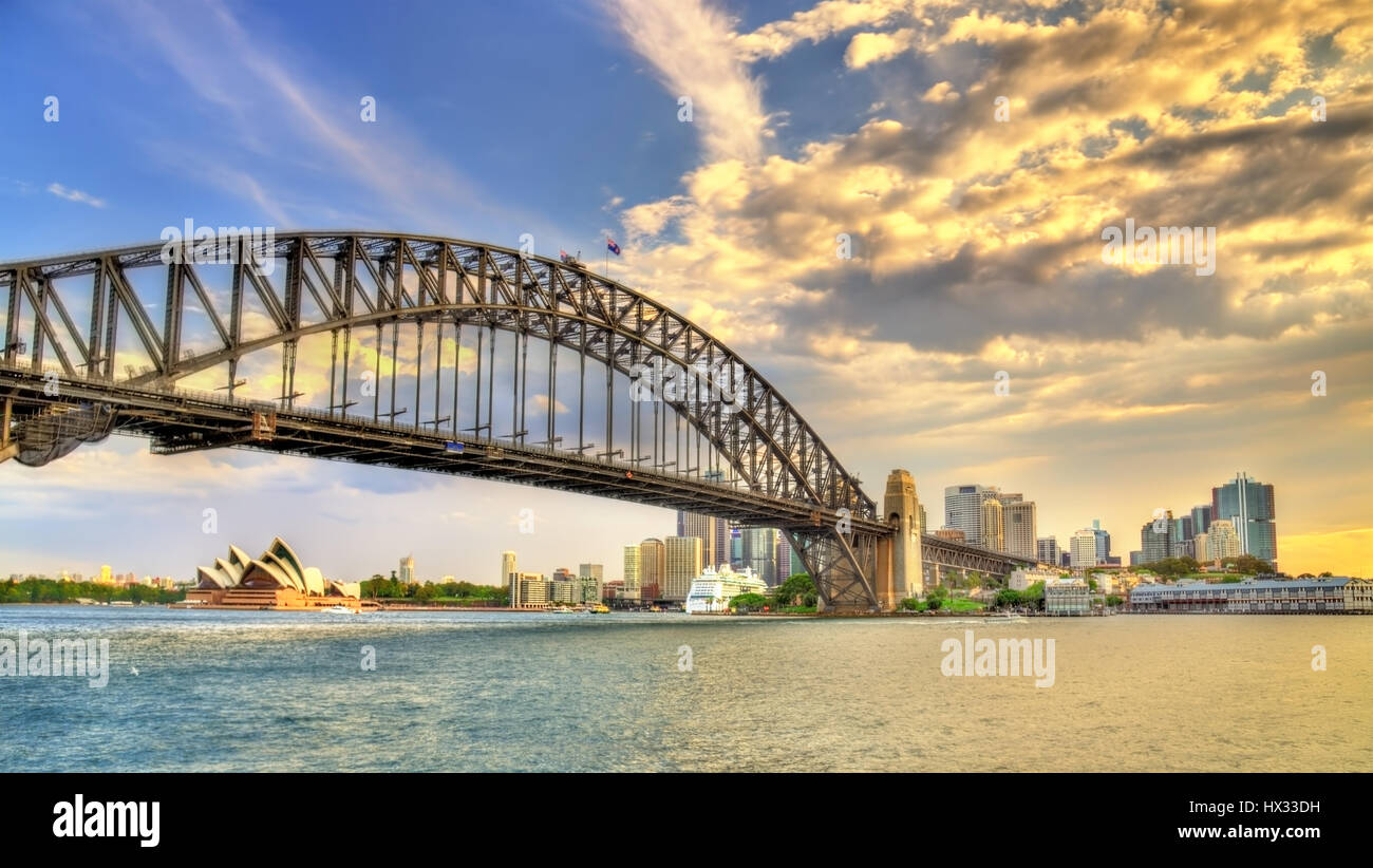 Sydney Harbour Bridge de Milsons Point, Australie. Banque D'Images