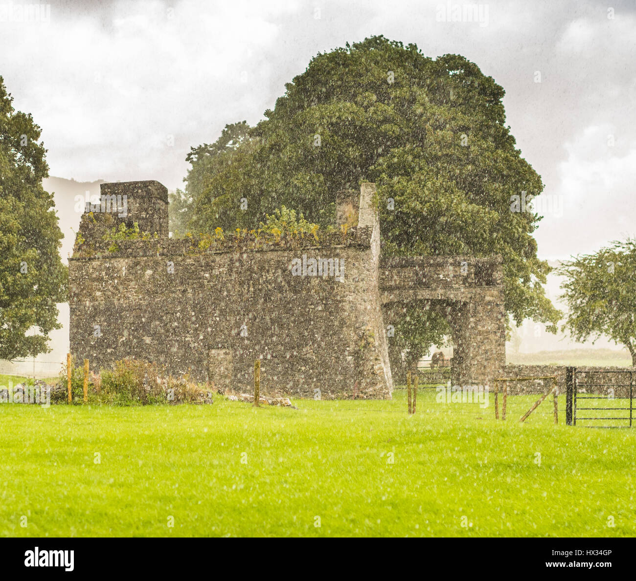 Monastique ancienne ruines de l'abbaye de Fore dans Comté de Westmeath, Irlande Banque D'Images