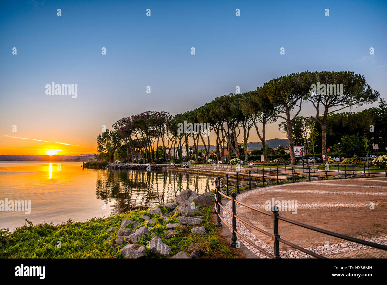 Bord de mer, Coucher de soleil, le lac de Bolsena, Bolsena, le lac de Bolsena, Latium, Italie Banque D'Images