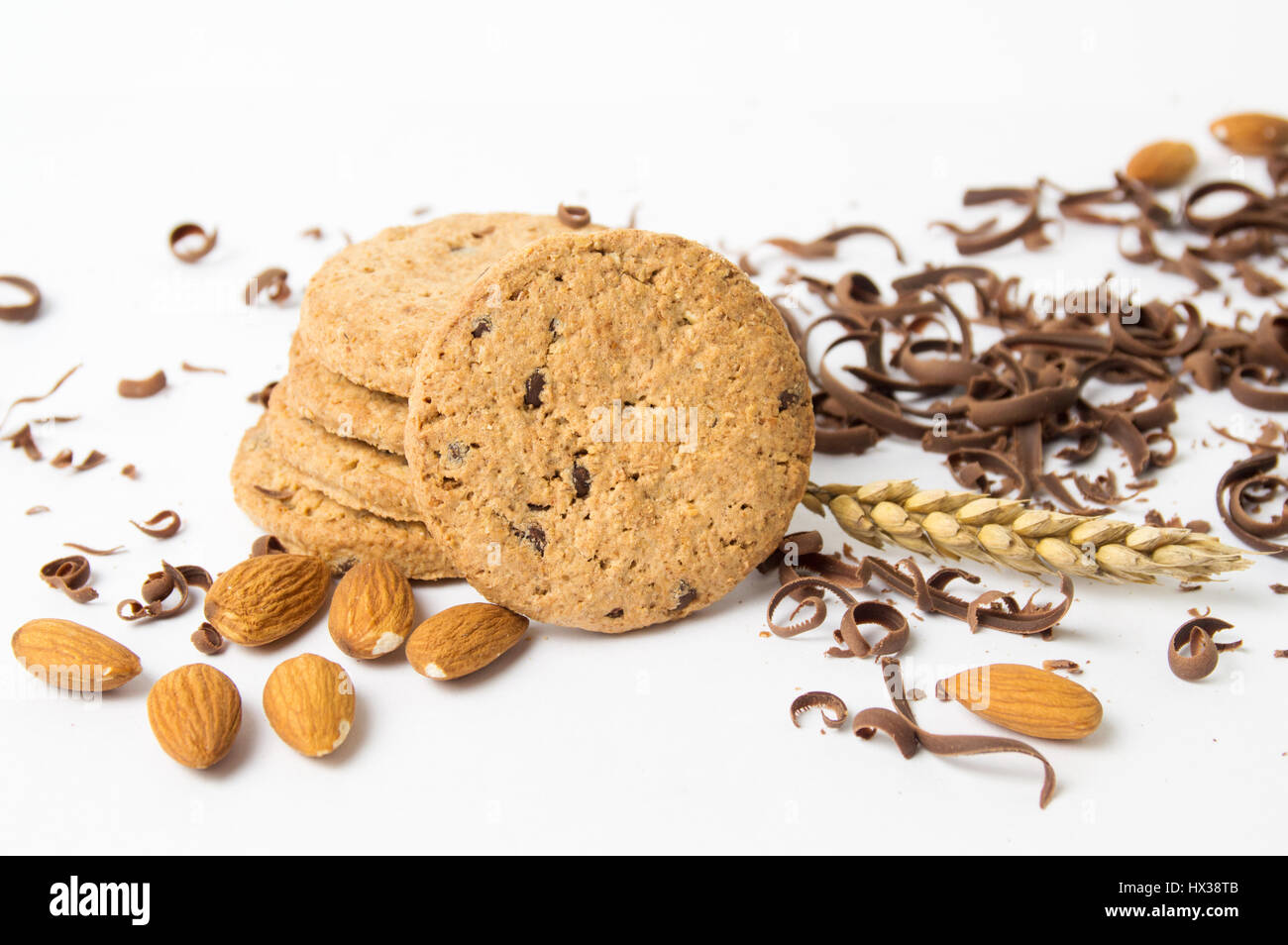 Cookies aux amandes et chocolat blanc 8 pièces de Banque D'Images