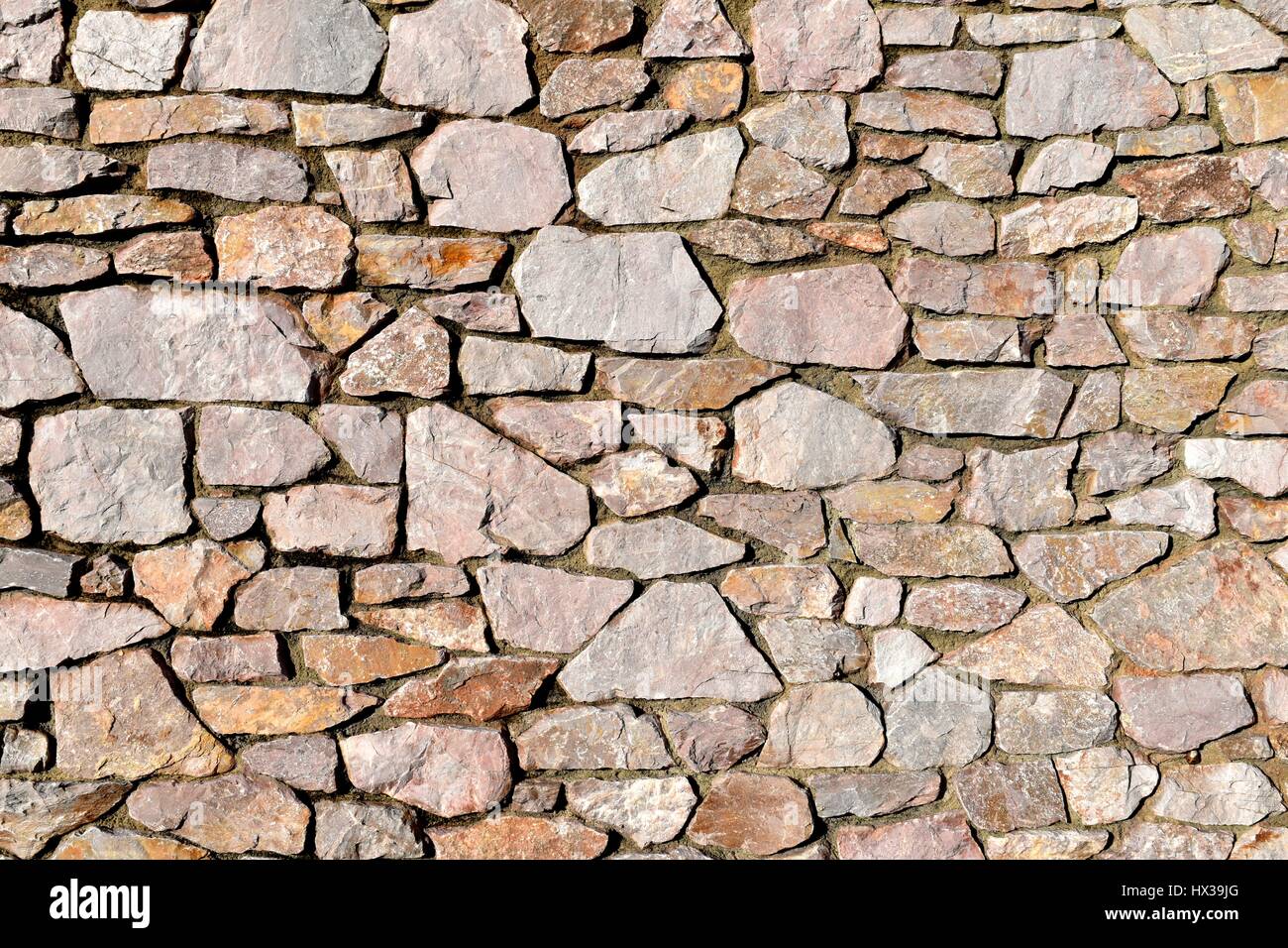 Un mur ensoleillé de blocs de calcaire Banque D'Images